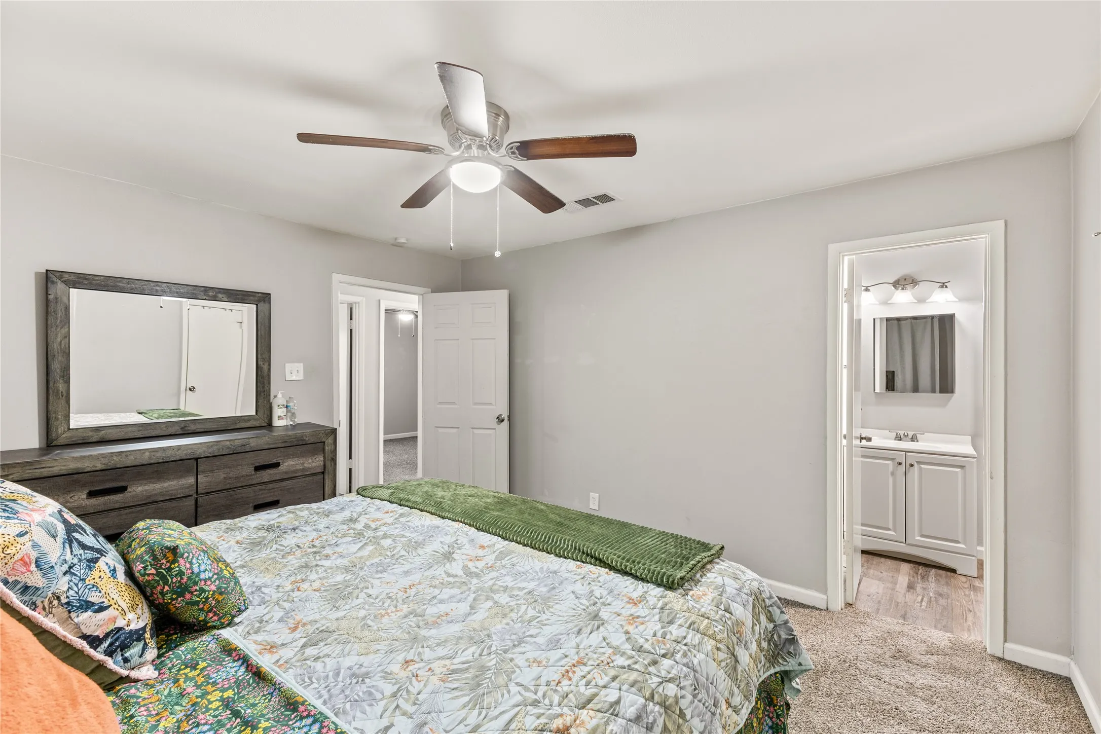 Single Family Residence For Sale in Dallas County , 13225 Lexington Lane, Balch Springs, Texas 75180, 3 Bedroom, 2 Bathroom, 2 Garage spaces, 1,342 Sqft, built in 1979, mls#21400533, Real Estate Agent in Balch Springs, Homes For Sale in Dallas county, Homes For Sale in Balch Springs, Realtor in Balch Springs Texas, Real Estate Brokerage Independent Realty Texas, Luminita Cordes Realtor