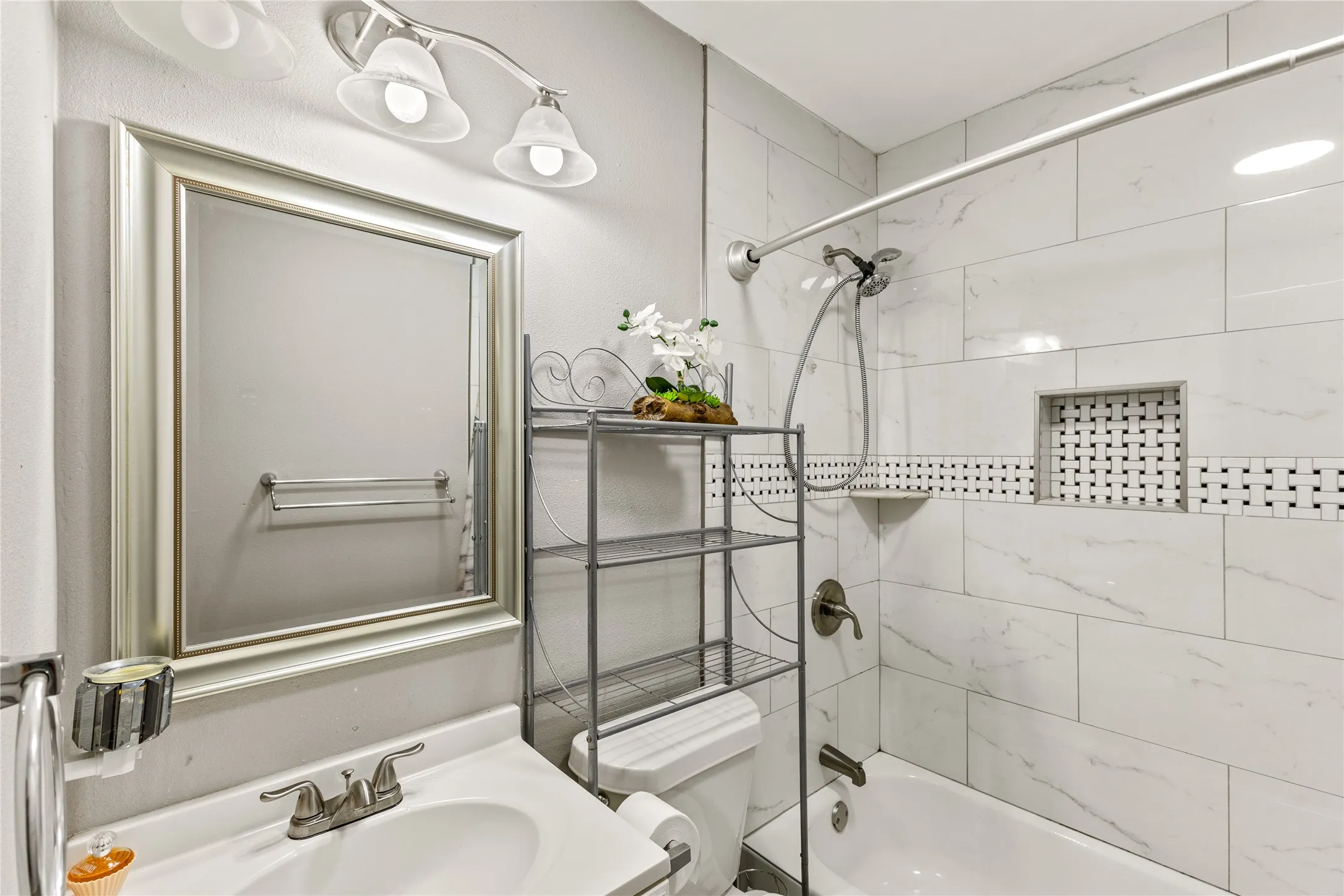 Single Family Residence For Sale in Dallas County , 13225 Lexington Lane, Balch Springs, Texas 75180, 3 Bedroom, 2 Bathroom, 2 Garage spaces, 1,342 Sqft, built in 1979, mls#21400533, Real Estate Agent in Balch Springs, Homes For Sale in Dallas county, Homes For Sale in Balch Springs, Realtor in Balch Springs Texas, Real Estate Brokerage Independent Realty Texas, Luminita Cordes Realtor