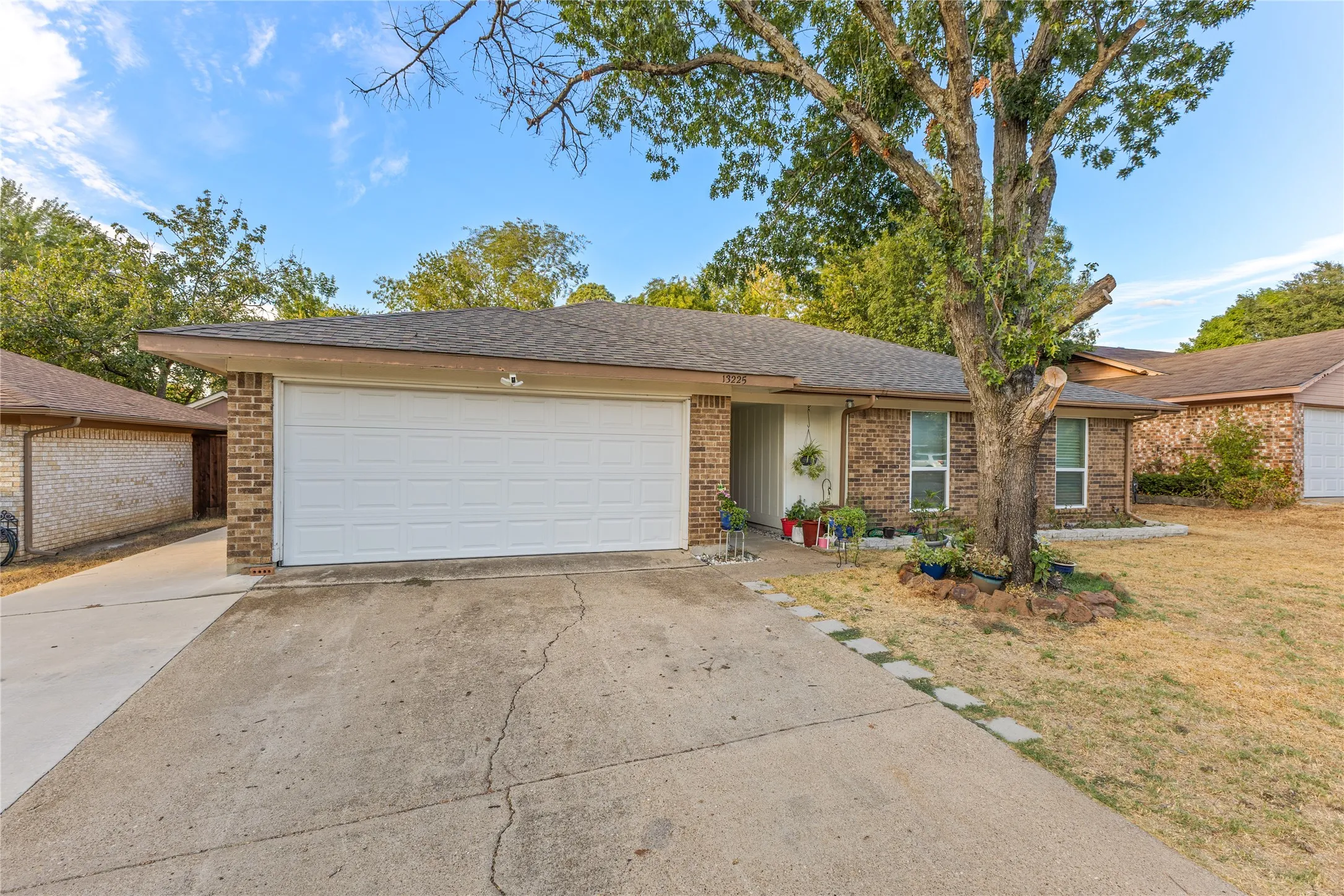 Single Family Residence For Sale in Dallas County , 13225 Lexington Lane, Balch Springs, Texas 75180, 3 Bedroom, 2 Bathroom, 2 Garage spaces, 1,342 Sqft, built in 1979, mls#21400533, Real Estate Agent in Balch Springs, Homes For Sale in Dallas county, Homes For Sale in Balch Springs, Realtor in Balch Springs Texas, Real Estate Brokerage Independent Realty Texas, Luminita Cordes Realtor
