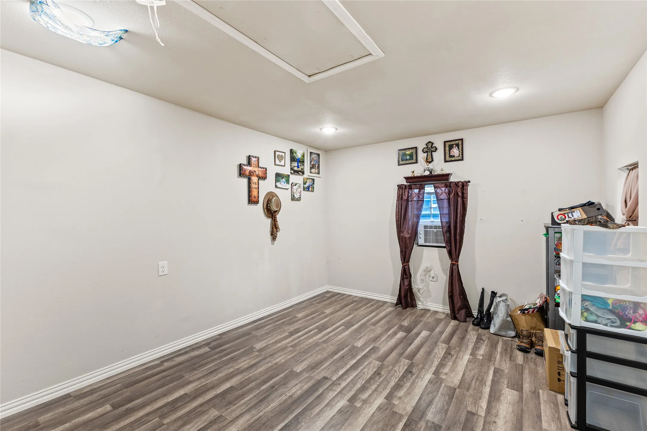 Single Family Residence For Sale in Dallas County , 13225 Lexington Lane, Balch Springs, Texas 75180, 3 Bedroom, 2 Bathroom, 2 Garage spaces, 1,342 Sqft, built in 1979, mls#21400533, Real Estate Agent in Balch Springs, Homes For Sale in Dallas county, Homes For Sale in Balch Springs, Realtor in Balch Springs Texas, Real Estate Brokerage Independent Realty Texas, Luminita Cordes Realtor
