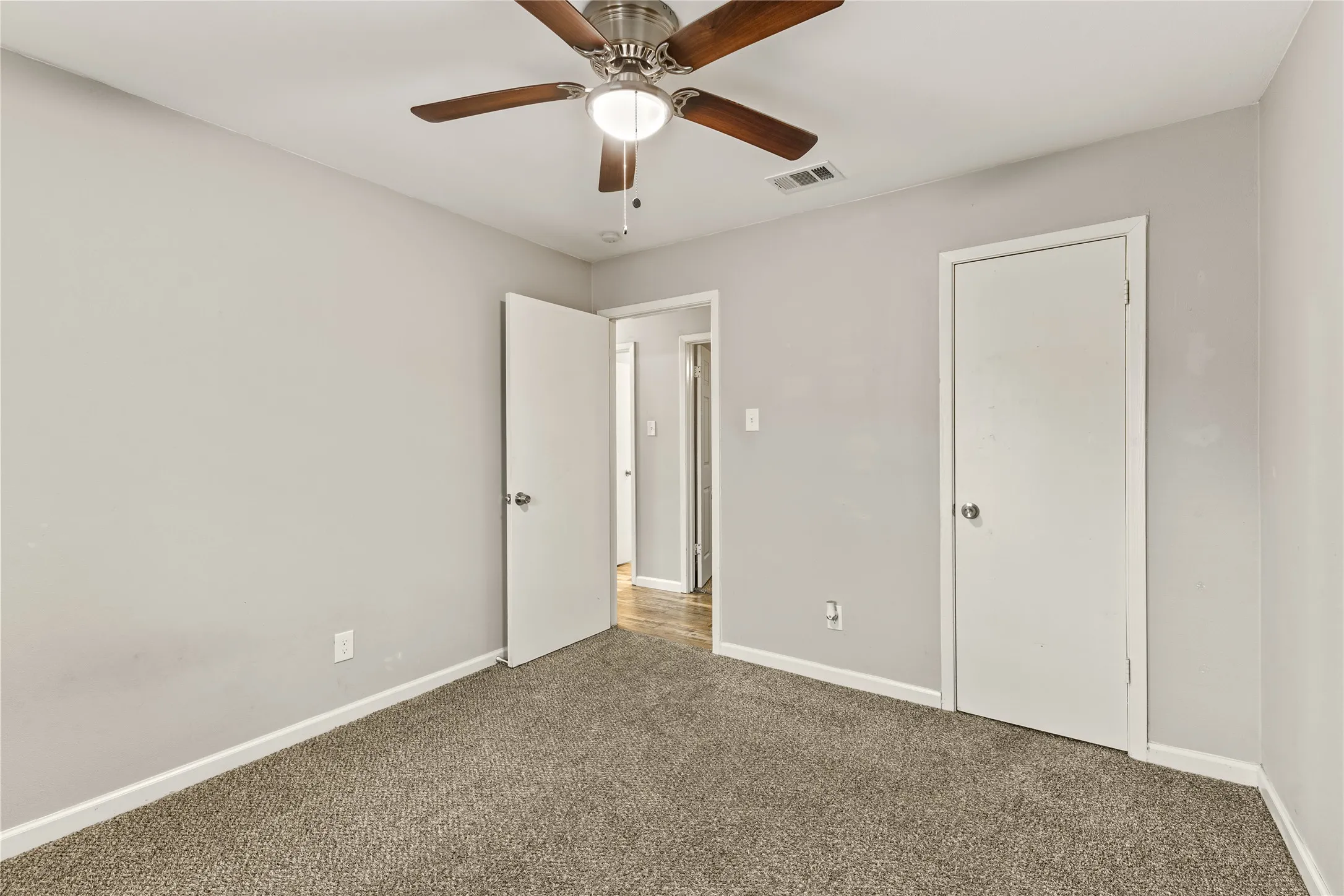 Single Family Residence For Sale in Dallas County , 13225 Lexington Lane, Balch Springs, Texas 75180, 3 Bedroom, 2 Bathroom, 2 Garage spaces, 1,342 Sqft, built in 1979, mls#21400533, Real Estate Agent in Balch Springs, Homes For Sale in Dallas county, Homes For Sale in Balch Springs, Realtor in Balch Springs Texas, Real Estate Brokerage Independent Realty Texas, Luminita Cordes Realtor