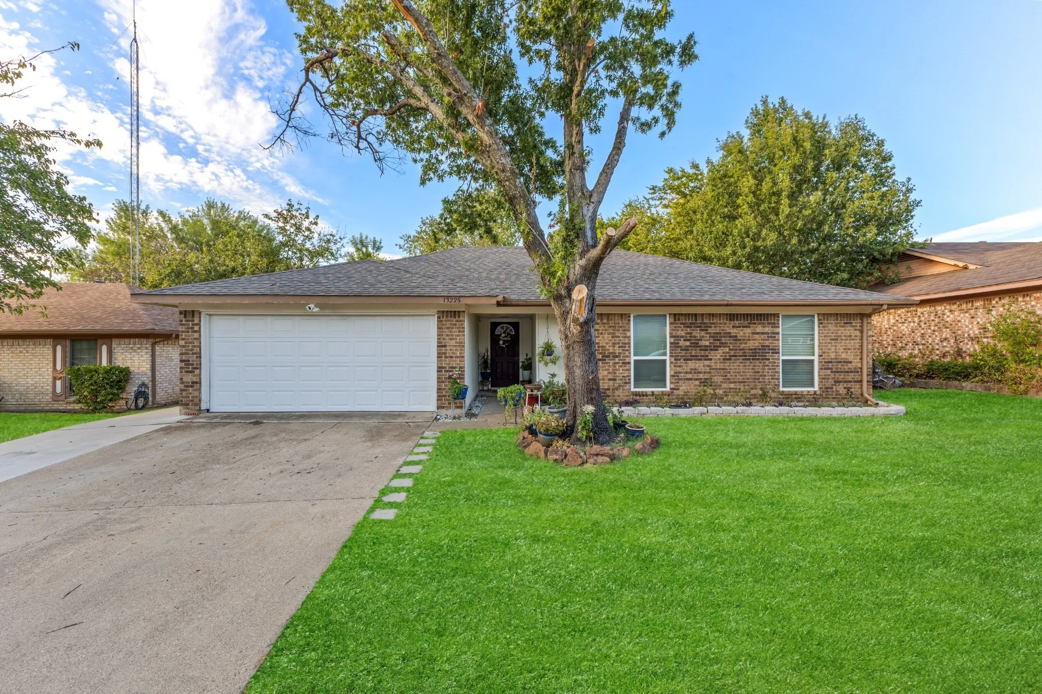 Single Family Residence For Sale in Dallas County , 13225 Lexington Lane, Balch Springs, Texas 75180, 3 Bedroom, 2 Bathroom, 2 Garage spaces, 1,342 Sqft, built in 1979, mls#21400533, Real Estate Agent in Balch Springs, Homes For Sale in Dallas county, Homes For Sale in Balch Springs, Realtor in Balch Springs Texas, Real Estate Brokerage Independent Realty Texas, Luminita Cordes Realtor