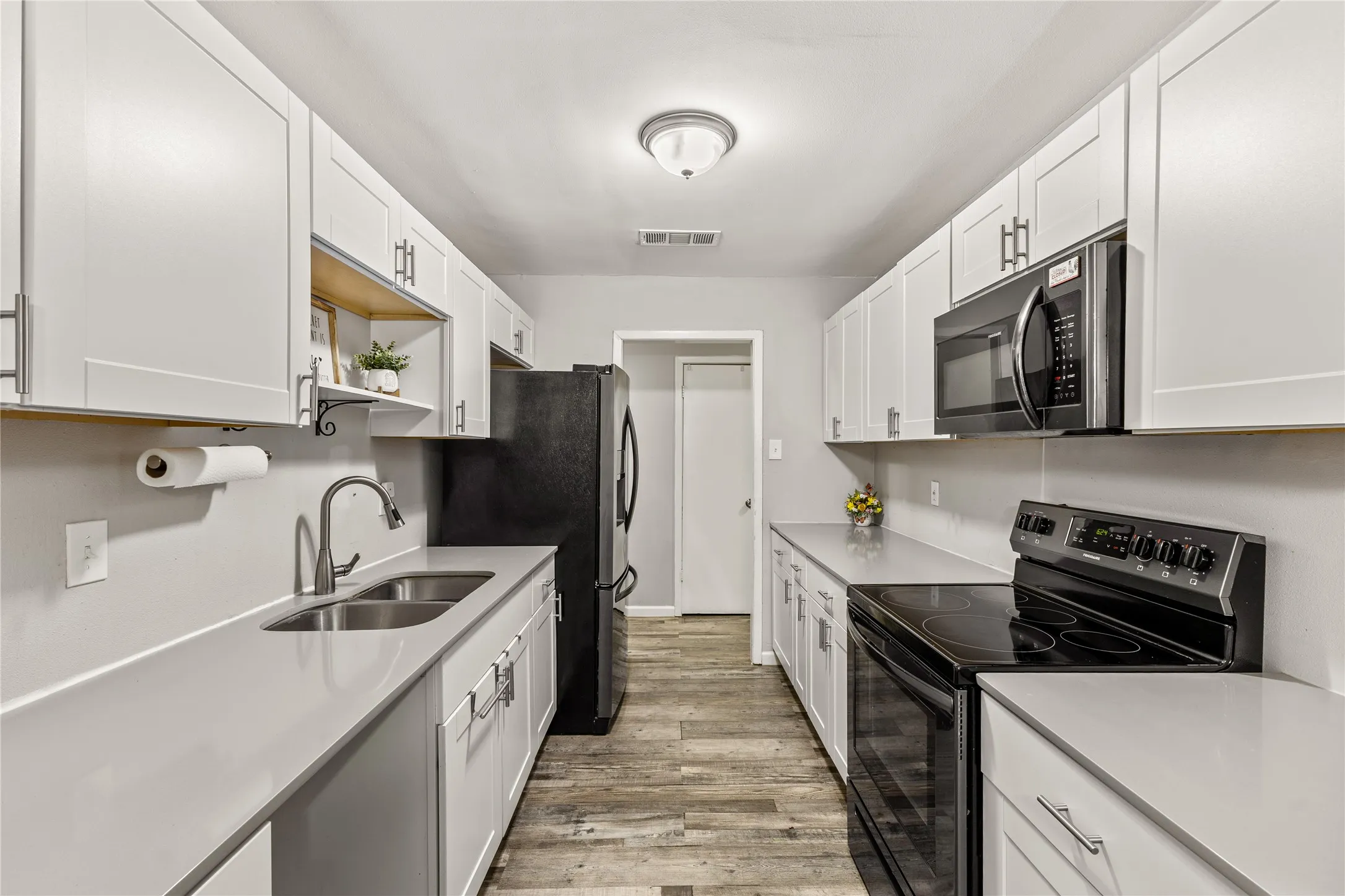 Single Family Residence For Sale in Dallas County , 13225 Lexington Lane, Balch Springs, Texas 75180, 3 Bedroom, 2 Bathroom, 2 Garage spaces, 1,342 Sqft, built in 1979, mls#21400533, Real Estate Agent in Balch Springs, Homes For Sale in Dallas county, Homes For Sale in Balch Springs, Realtor in Balch Springs Texas, Real Estate Brokerage Independent Realty Texas, Luminita Cordes Realtor