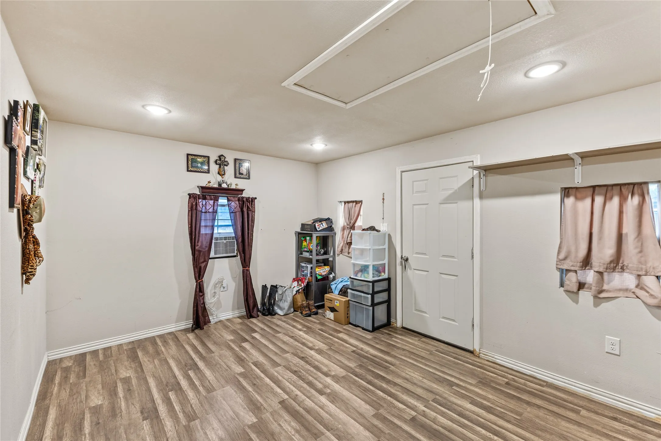 Single Family Residence For Sale in Dallas County , 13225 Lexington Lane, Balch Springs, Texas 75180, 3 Bedroom, 2 Bathroom, 2 Garage spaces, 1,342 Sqft, built in 1979, mls#21400533, Real Estate Agent in Balch Springs, Homes For Sale in Dallas county, Homes For Sale in Balch Springs, Realtor in Balch Springs Texas, Real Estate Brokerage Independent Realty Texas, Luminita Cordes Realtor