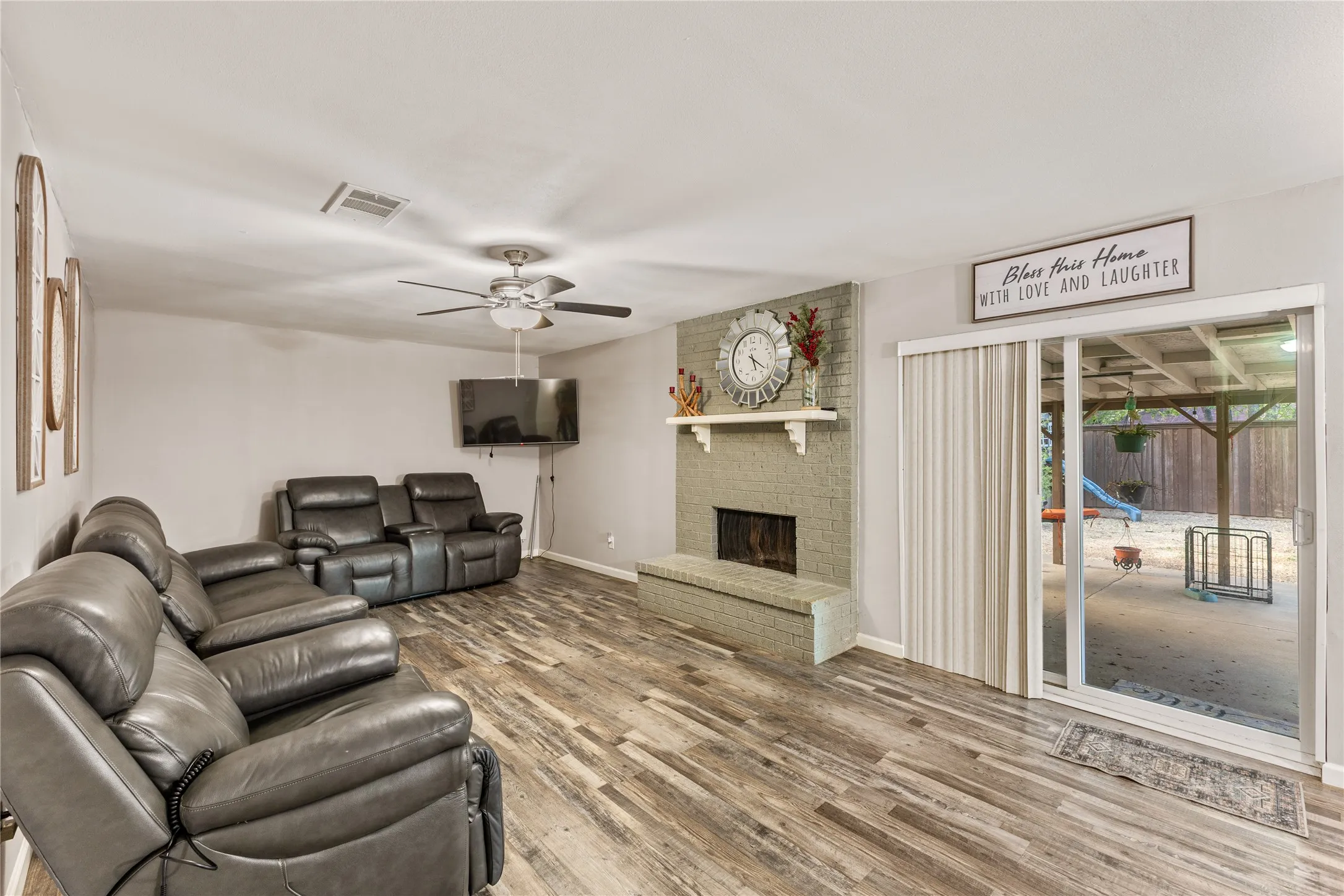 Single Family Residence For Sale in Dallas County , 13225 Lexington Lane, Balch Springs, Texas 75180, 3 Bedroom, 2 Bathroom, 2 Garage spaces, 1,342 Sqft, built in 1979, mls#21400533, Real Estate Agent in Balch Springs, Homes For Sale in Dallas county, Homes For Sale in Balch Springs, Realtor in Balch Springs Texas, Real Estate Brokerage Independent Realty Texas, Luminita Cordes Realtor