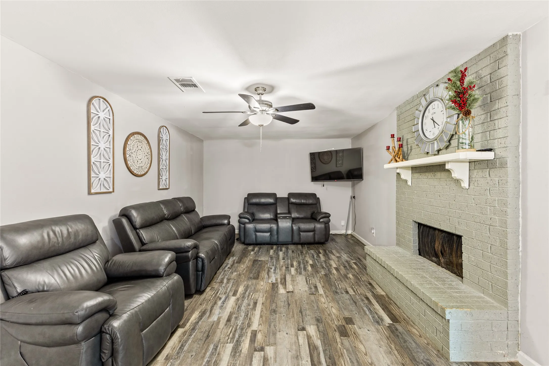 Single Family Residence For Sale in Dallas County , 13225 Lexington Lane, Balch Springs, Texas 75180, 3 Bedroom, 2 Bathroom, 2 Garage spaces, 1,342 Sqft, built in 1979, mls#21400533, Real Estate Agent in Balch Springs, Homes For Sale in Dallas county, Homes For Sale in Balch Springs, Realtor in Balch Springs Texas, Real Estate Brokerage Independent Realty Texas, Luminita Cordes Realtor