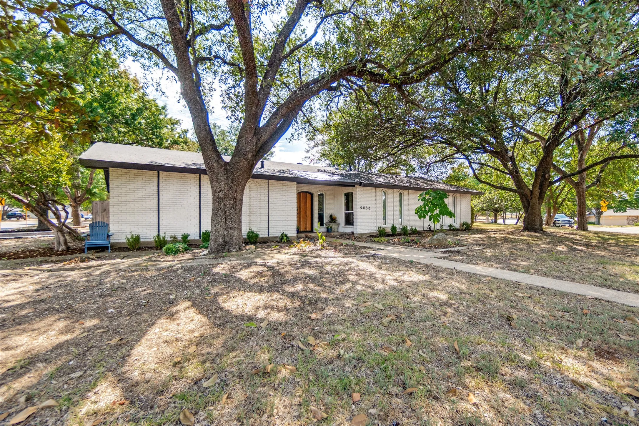 Single Family Residence For Sale in Dallas County , 9038 Flicker Lane, Dallas, Texas 75238, 3 Bedroom, 2 Bathroom, 2 Garage spaces, 1,906 Sqft, built in 1965, mls#21393401, Real Estate Agent in Dallas, Homes For Sale in Dallas county, Homes For Sale in Dallas, Realtor in Dallas Texas, Real Estate Brokerage Independent Realty Texas, Luminita Cordes Realtor