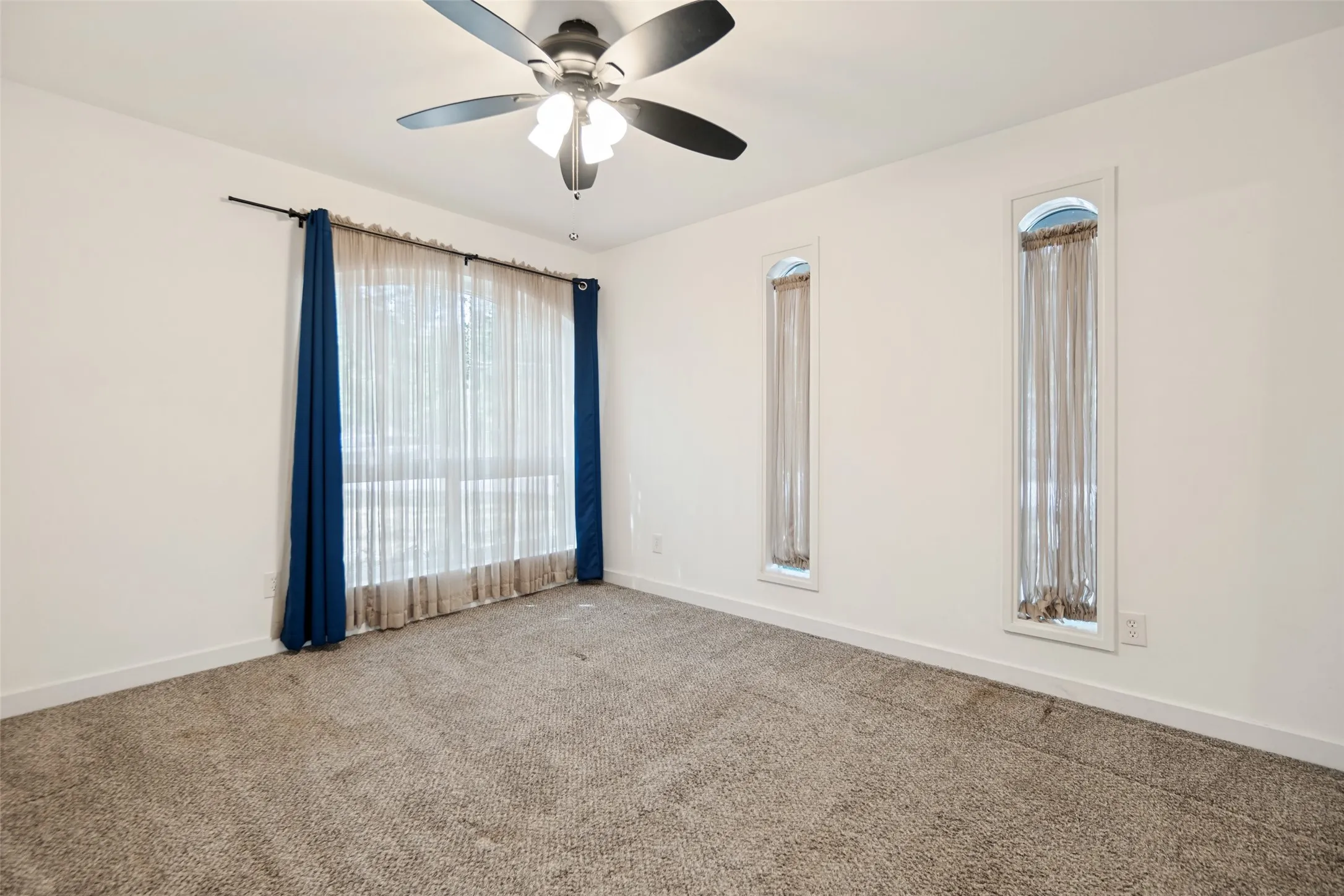 Recessed lighting, ceiling fan, and carpeted flooring