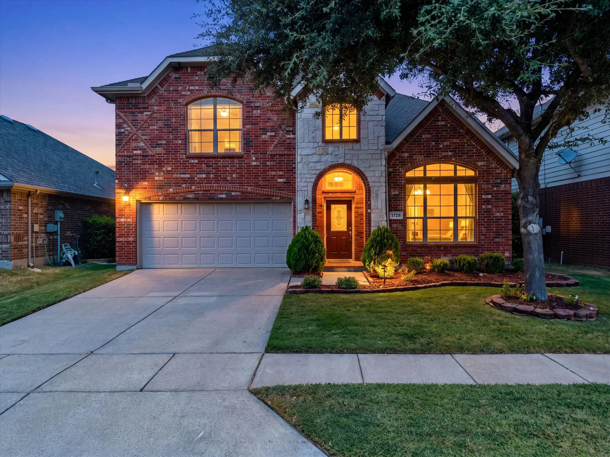 Single Family Residence For Sale in Denton County , 1728 Lake Way Drive, Little Elm, Texas 75068, 4 Bedroom, 3 Bathroom, 2 Garage spaces, 2,452 Sqft, built in 2007, mls#21400550, Real Estate Agent in Little Elm, Homes For Sale in Denton county, Homes For Sale in Little Elm, Realtor in Little Elm Texas, Real Estate Brokerage Independent Realty Texas, Luminita Cordes Realtor