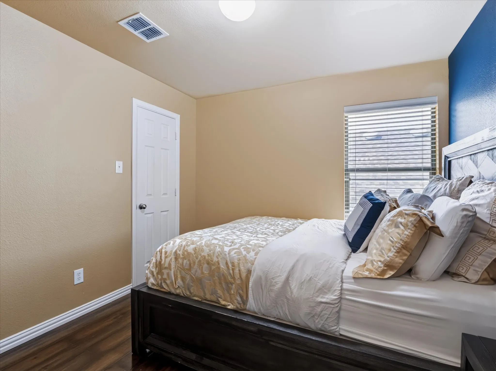 Single Family Residence For Sale in Denton County , 1728 Lake Way Drive, Little Elm, Texas 75068, 4 Bedroom, 3 Bathroom, 2 Garage spaces, 2,452 Sqft, built in 2007, mls#21400550, Real Estate Agent in Little Elm, Homes For Sale in Denton county, Homes For Sale in Little Elm, Realtor in Little Elm Texas, Real Estate Brokerage Independent Realty Texas, Luminita Cordes Realtor