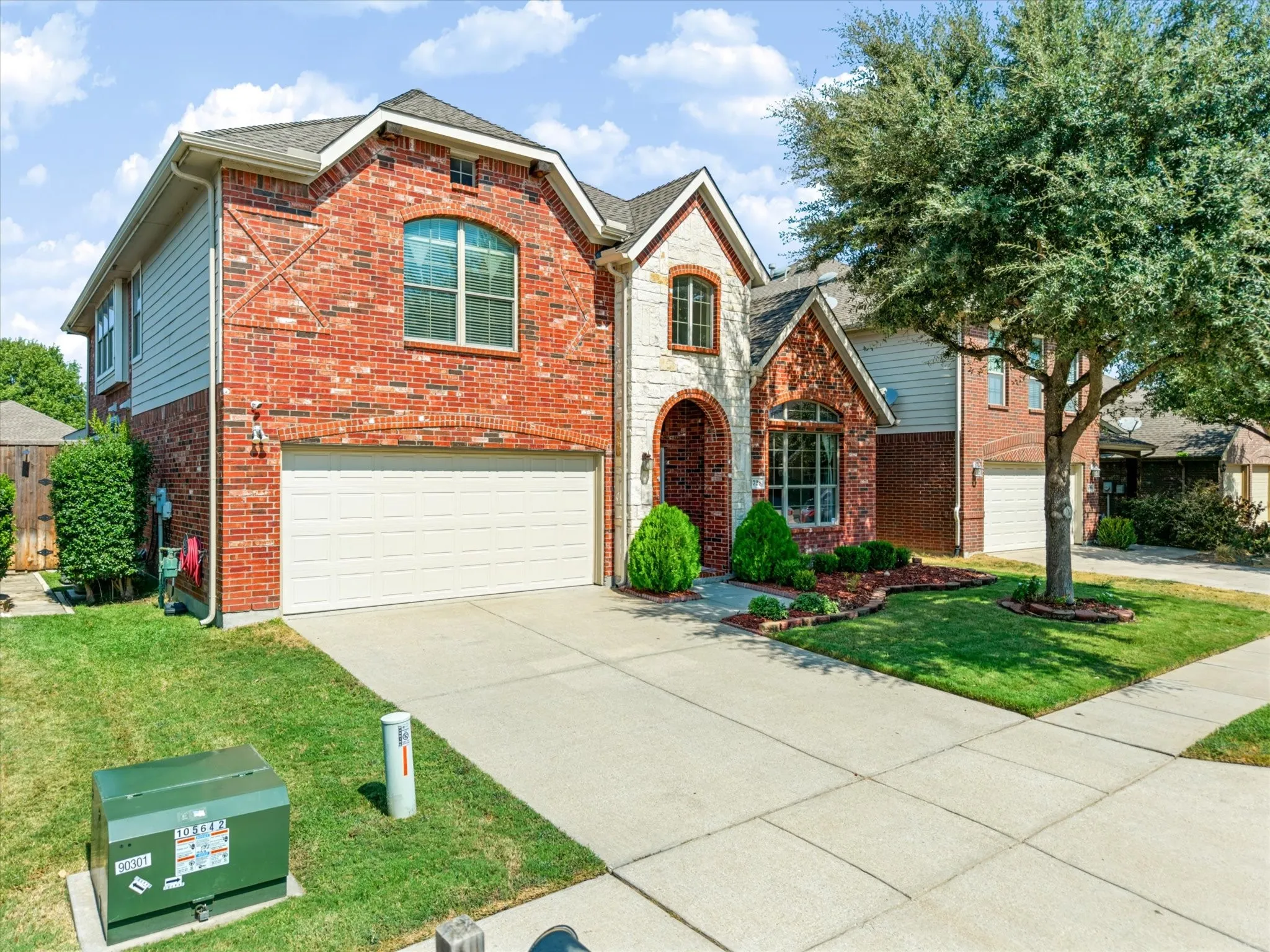 Single Family Residence For Sale in Denton County , 1728 Lake Way Drive, Little Elm, Texas 75068, 4 Bedroom, 3 Bathroom, 2 Garage spaces, 2,452 Sqft, built in 2007, mls#21400550, Real Estate Agent in Little Elm, Homes For Sale in Denton county, Homes For Sale in Little Elm, Realtor in Little Elm Texas, Real Estate Brokerage Independent Realty Texas, Luminita Cordes Realtor