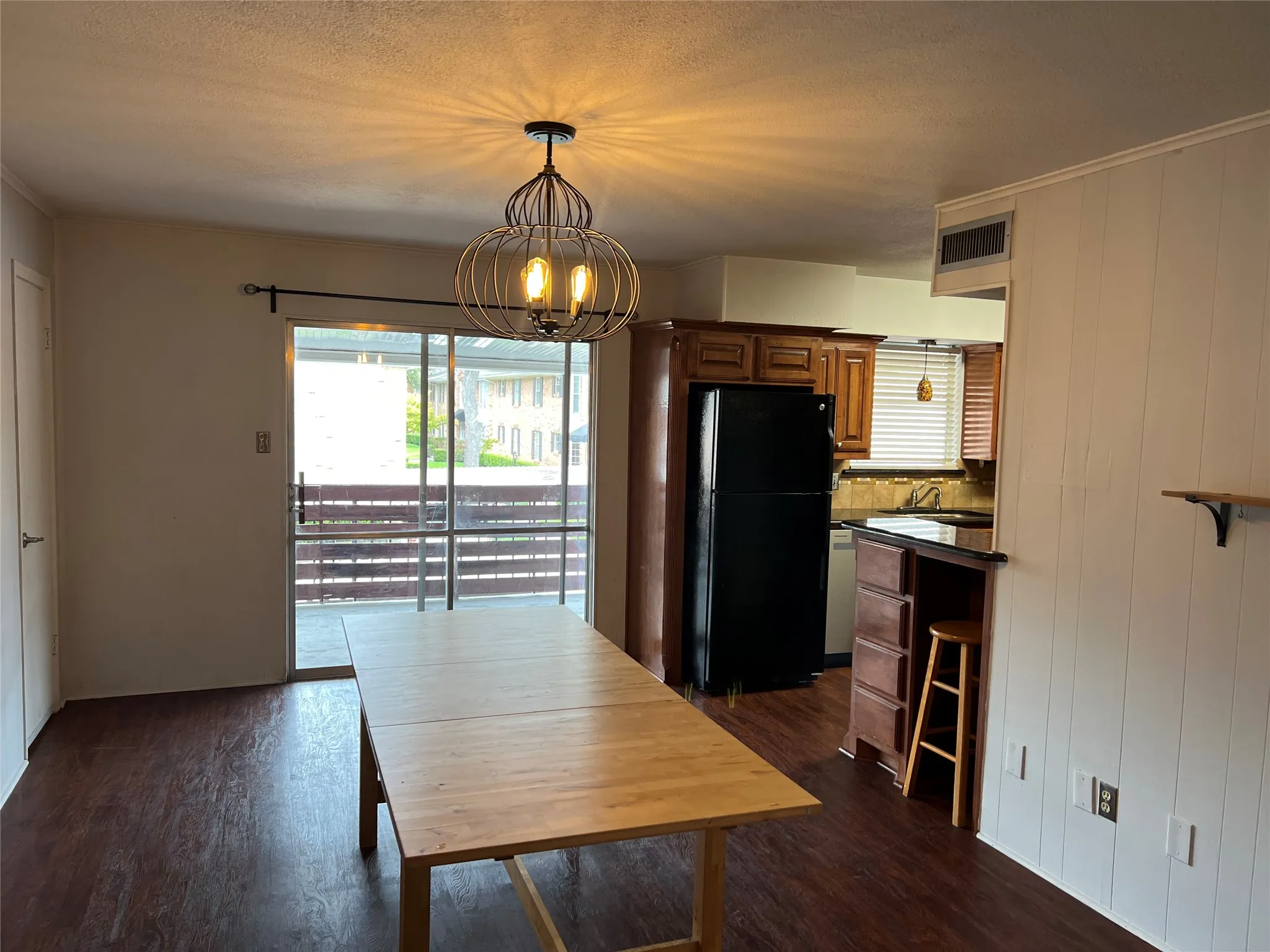 Condominium For Rent in Dallas County , 4715 Skillman Street D, Dallas, Texas 75206, 2 Bedroom, 2 Bathroom, Garage spaces, 1,361 Sqft, built in 1966, mls#21400571, Real Estate Agent in Dallas, Homes For Rent in Dallas county, Homes For Rent in Dallas, Realtor in Dallas Texas, Real Estate Brokerage Independent Realty Texas, Luminita Cordes Realtor