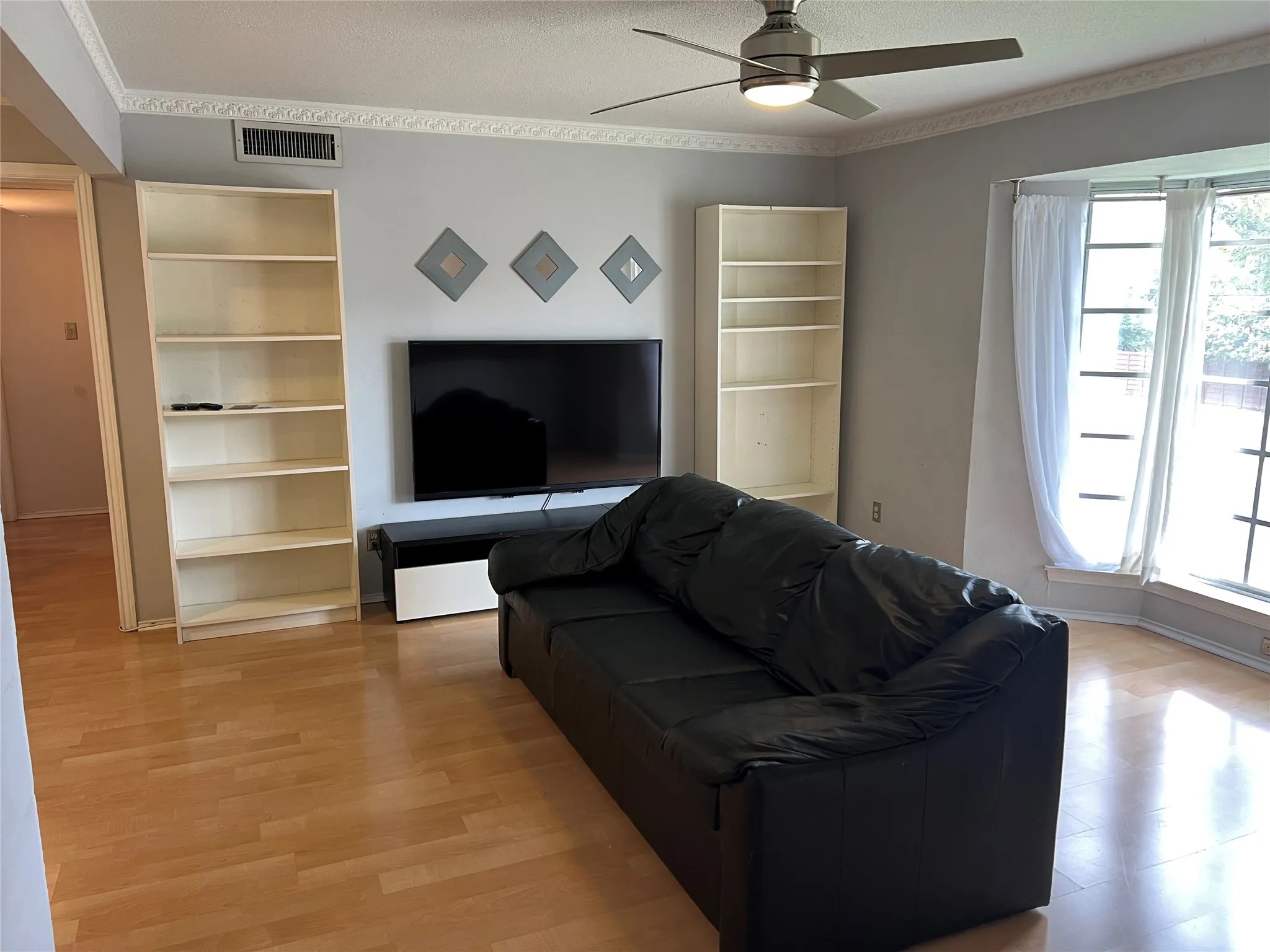 Condominium For Rent in Dallas County , 4715 Skillman Street D, Dallas, Texas 75206, 2 Bedroom, 2 Bathroom, Garage spaces, 1,361 Sqft, built in 1966, mls#21400571, Real Estate Agent in Dallas, Homes For Rent in Dallas county, Homes For Rent in Dallas, Realtor in Dallas Texas, Real Estate Brokerage Independent Realty Texas, Luminita Cordes Realtor