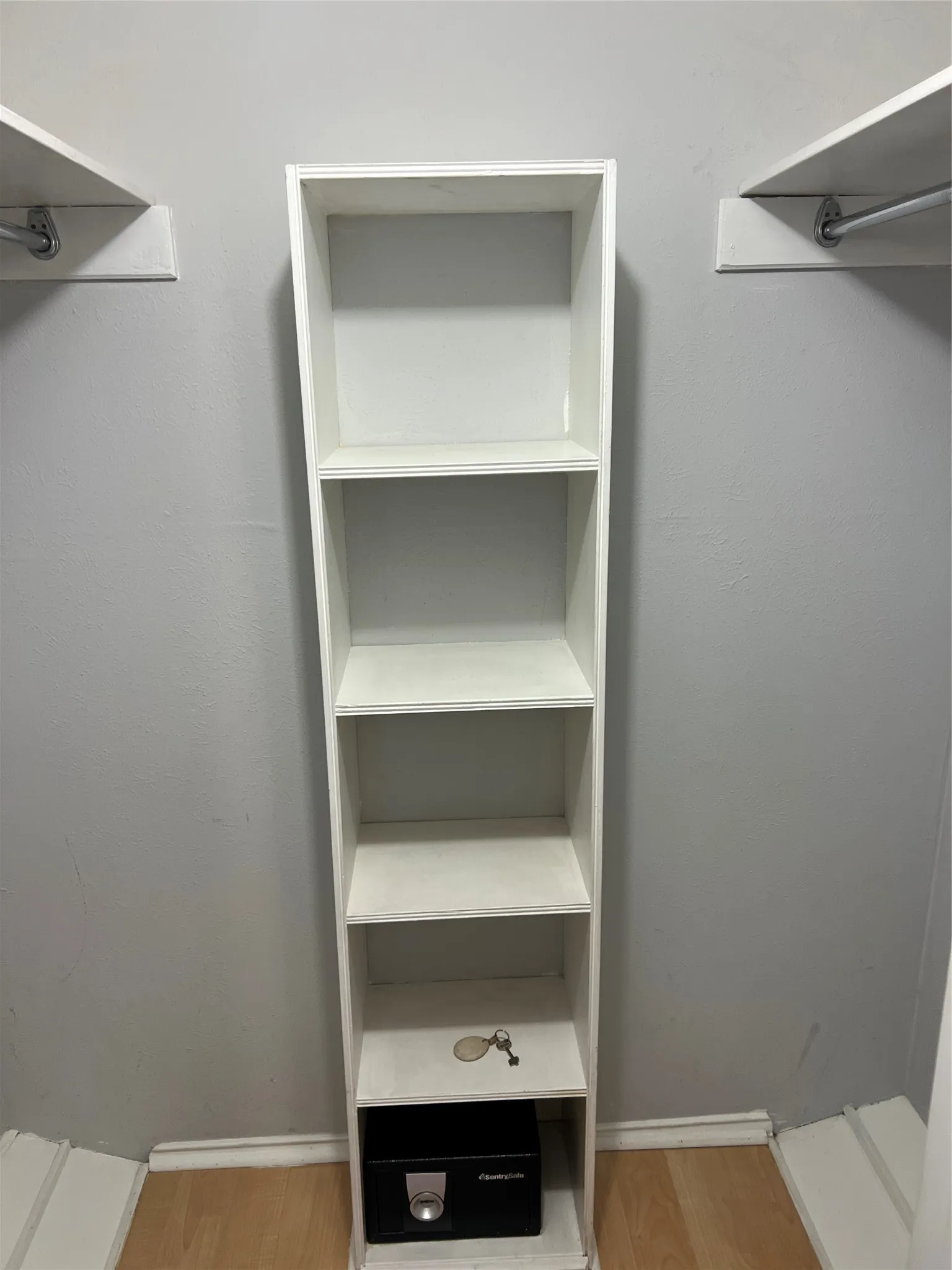 Condominium For Rent in Dallas County , 4715 Skillman Street D, Dallas, Texas 75206, 2 Bedroom, 2 Bathroom, Garage spaces, 1,361 Sqft, built in 1966, mls#21400571, Real Estate Agent in Dallas, Homes For Rent in Dallas county, Homes For Rent in Dallas, Realtor in Dallas Texas, Real Estate Brokerage Independent Realty Texas, Luminita Cordes Realtor