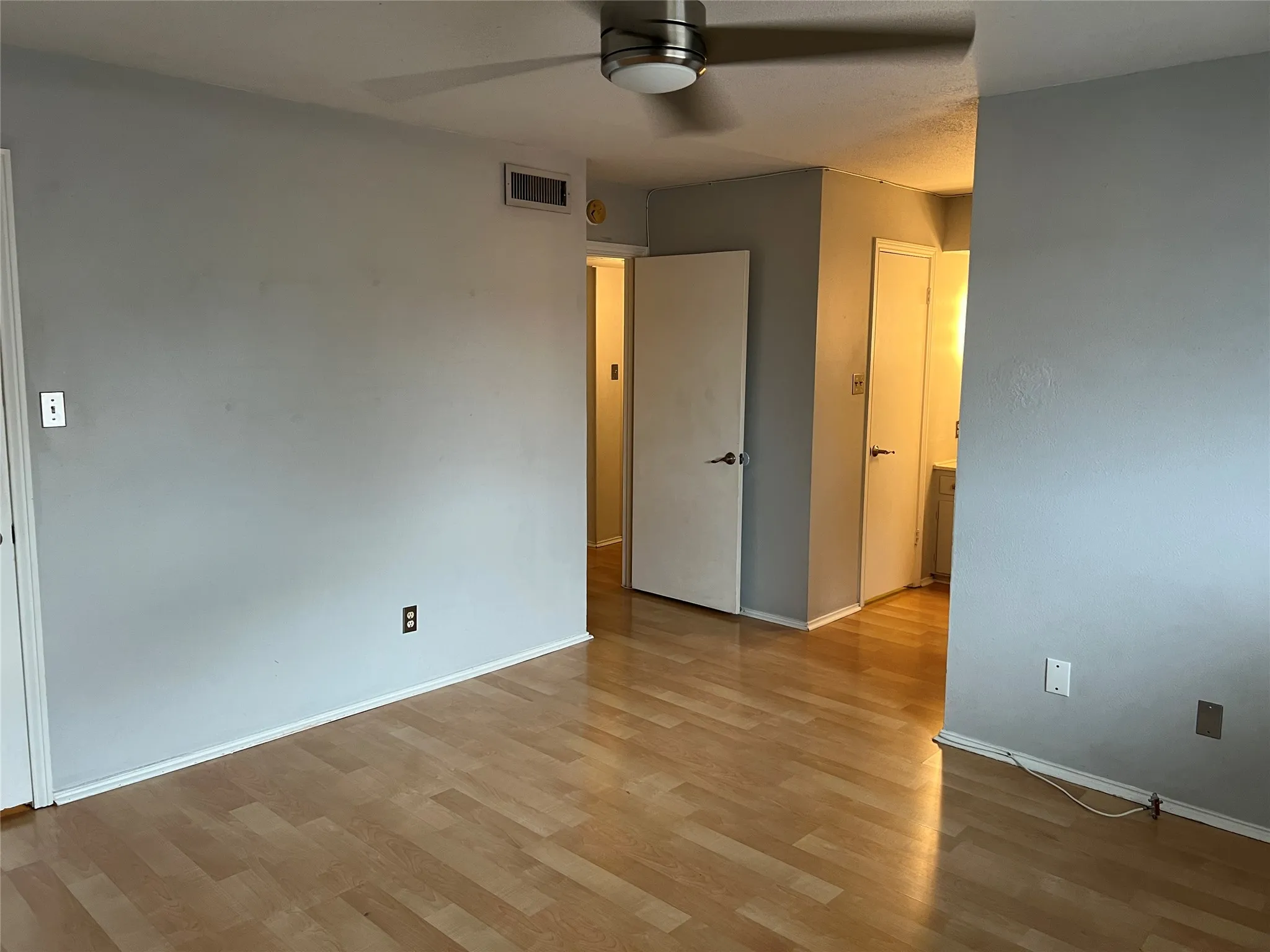 Condominium For Rent in Dallas County , 4715 Skillman Street D, Dallas, Texas 75206, 2 Bedroom, 2 Bathroom, Garage spaces, 1,361 Sqft, built in 1966, mls#21400571, Real Estate Agent in Dallas, Homes For Rent in Dallas county, Homes For Rent in Dallas, Realtor in Dallas Texas, Real Estate Brokerage Independent Realty Texas, Luminita Cordes Realtor