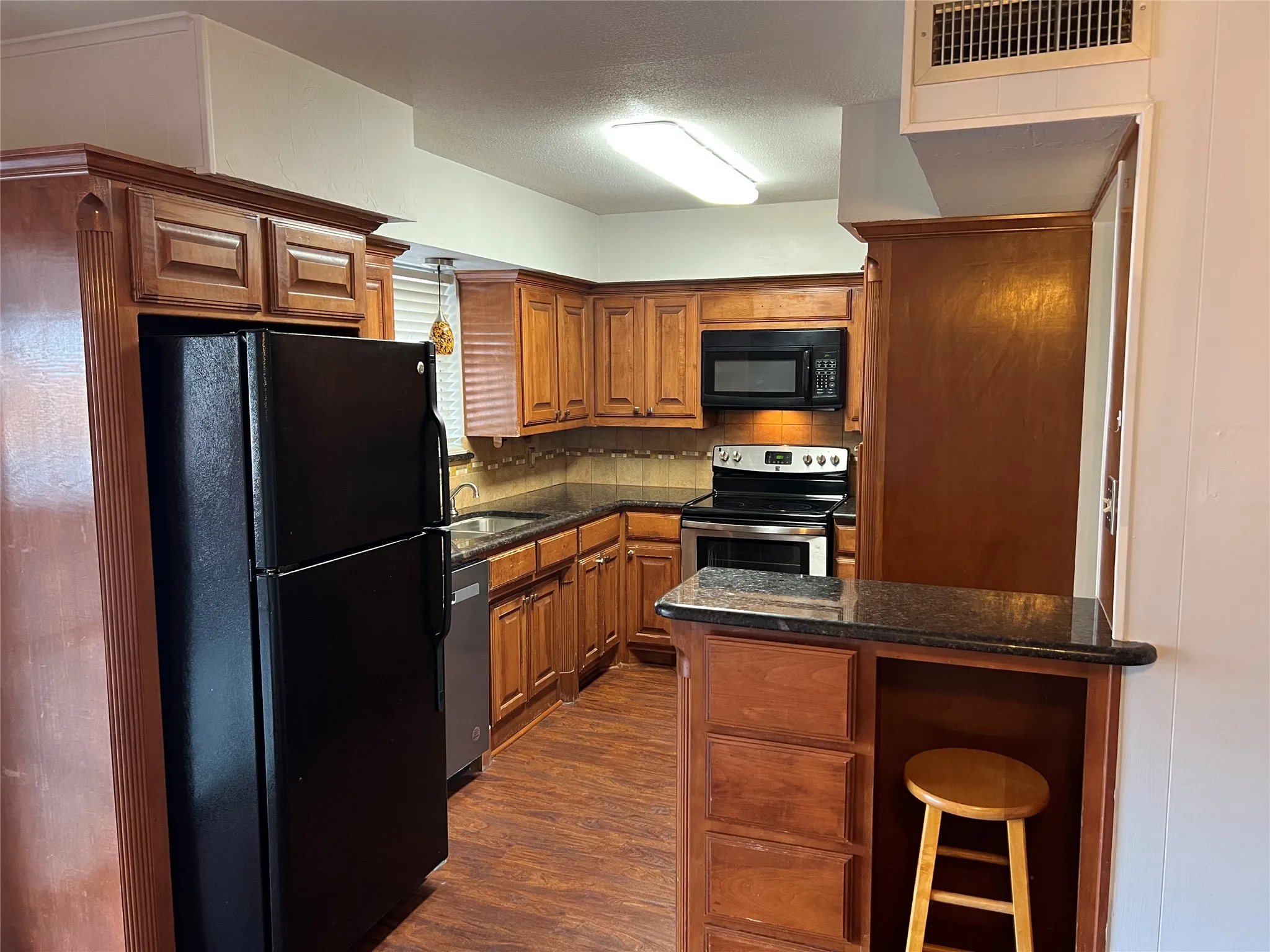 Condominium For Rent in Dallas County , 4715 Skillman Street D, Dallas, Texas 75206, 2 Bedroom, 2 Bathroom, Garage spaces, 1,361 Sqft, built in 1966, mls#21400571, Real Estate Agent in Dallas, Homes For Rent in Dallas county, Homes For Rent in Dallas, Realtor in Dallas Texas, Real Estate Brokerage Independent Realty Texas, Luminita Cordes Realtor