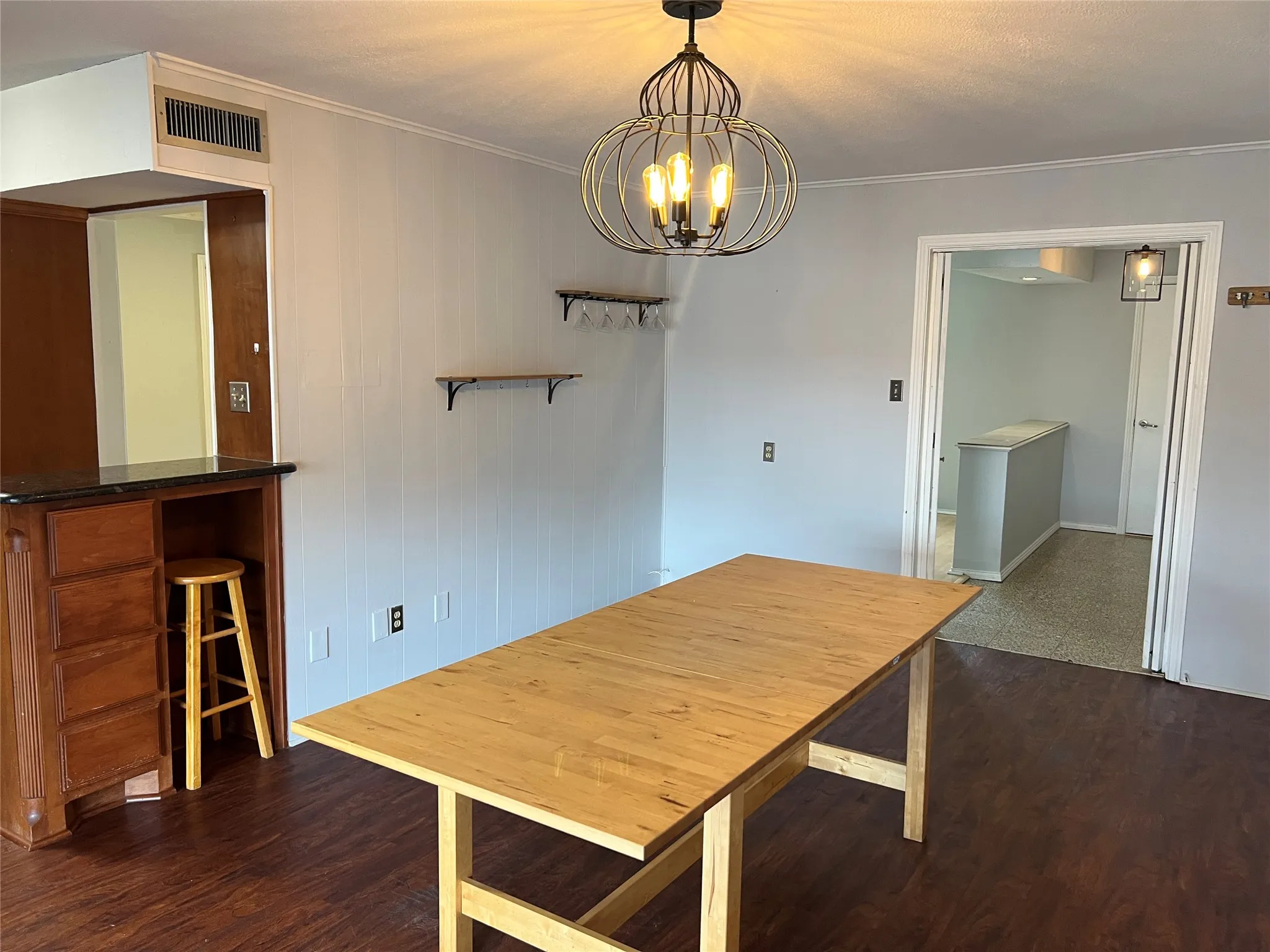 Condominium For Rent in Dallas County , 4715 Skillman Street D, Dallas, Texas 75206, 2 Bedroom, 2 Bathroom, Garage spaces, 1,361 Sqft, built in 1966, mls#21400571, Real Estate Agent in Dallas, Homes For Rent in Dallas county, Homes For Rent in Dallas, Realtor in Dallas Texas, Real Estate Brokerage Independent Realty Texas, Luminita Cordes Realtor