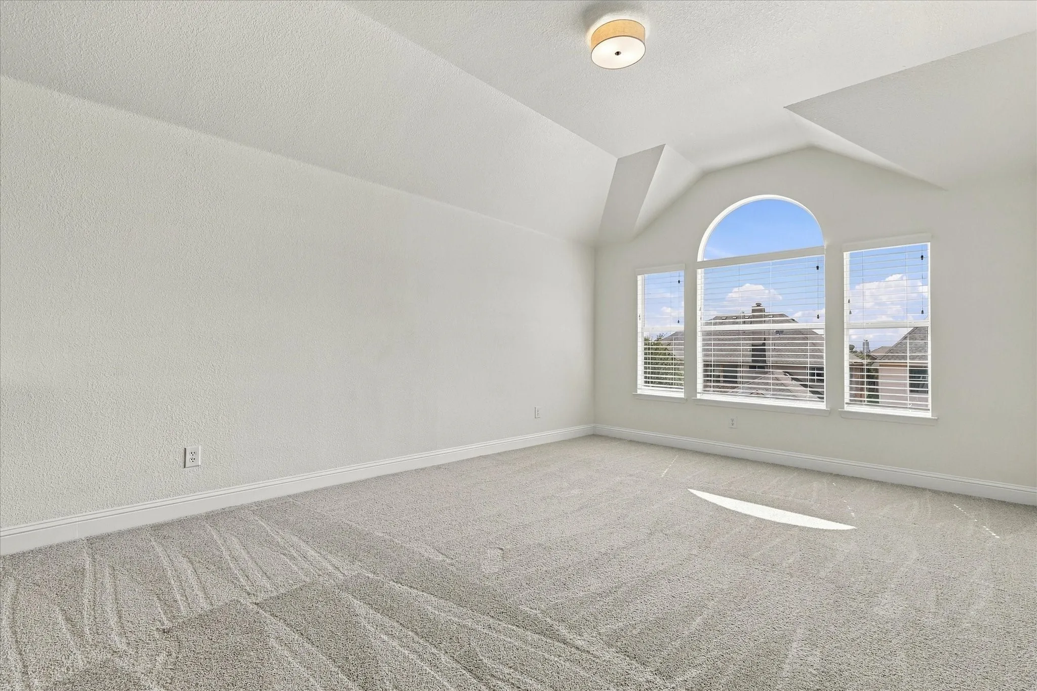 Single Family Residence For Sale in Tarrant County , 10236 Vintage Drive, Fort Worth, Texas 76244, 4 Bedroom, 3 Bathroom, 2 Garage spaces, 3,163 Sqft, built in 2007, mls#21395563, Real Estate Agent in Fort Worth, Homes For Sale in Tarrant county, Homes For Sale in Fort Worth, Realtor in Fort Worth Texas, Real Estate Brokerage Independent Realty Texas, Luminita Cordes Realtor