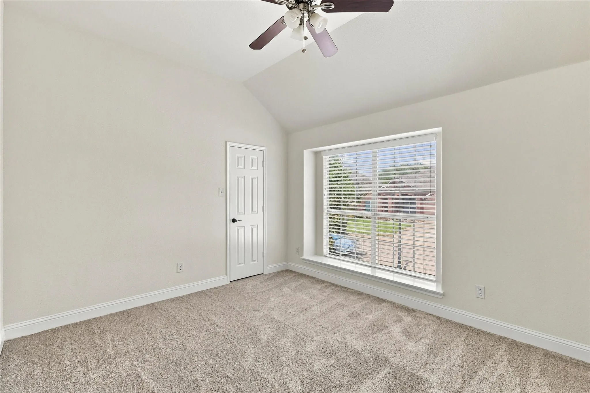 Single Family Residence For Sale in Tarrant County , 10236 Vintage Drive, Fort Worth, Texas 76244, 4 Bedroom, 3 Bathroom, 2 Garage spaces, 3,163 Sqft, built in 2007, mls#21395563, Real Estate Agent in Fort Worth, Homes For Sale in Tarrant county, Homes For Sale in Fort Worth, Realtor in Fort Worth Texas, Real Estate Brokerage Independent Realty Texas, Luminita Cordes Realtor