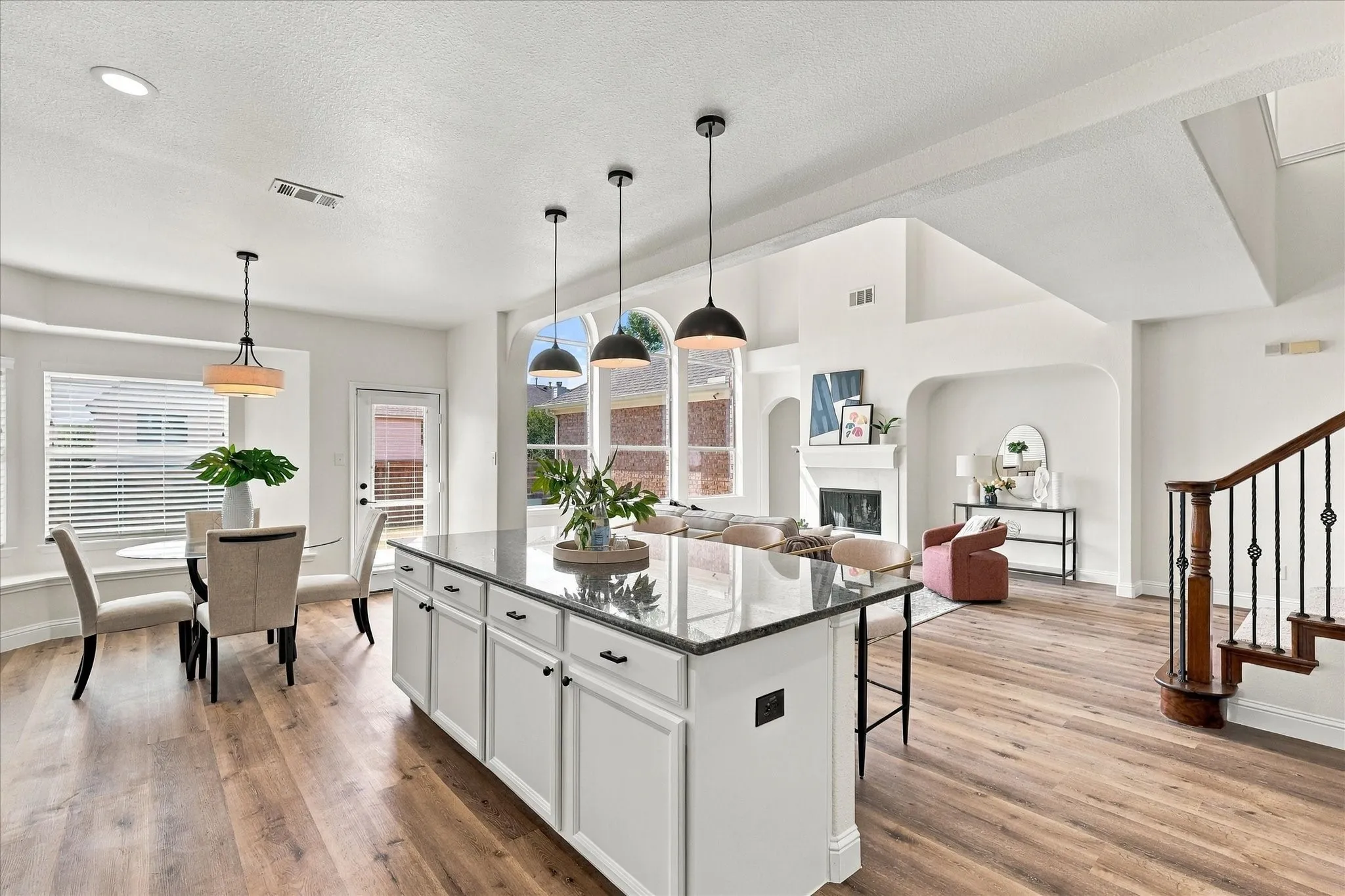 Single Family Residence For Sale in Tarrant County , 10236 Vintage Drive, Fort Worth, Texas 76244, 4 Bedroom, 3 Bathroom, 2 Garage spaces, 3,163 Sqft, built in 2007, mls#21395563, Real Estate Agent in Fort Worth, Homes For Sale in Tarrant county, Homes For Sale in Fort Worth, Realtor in Fort Worth Texas, Real Estate Brokerage Independent Realty Texas, Luminita Cordes Realtor