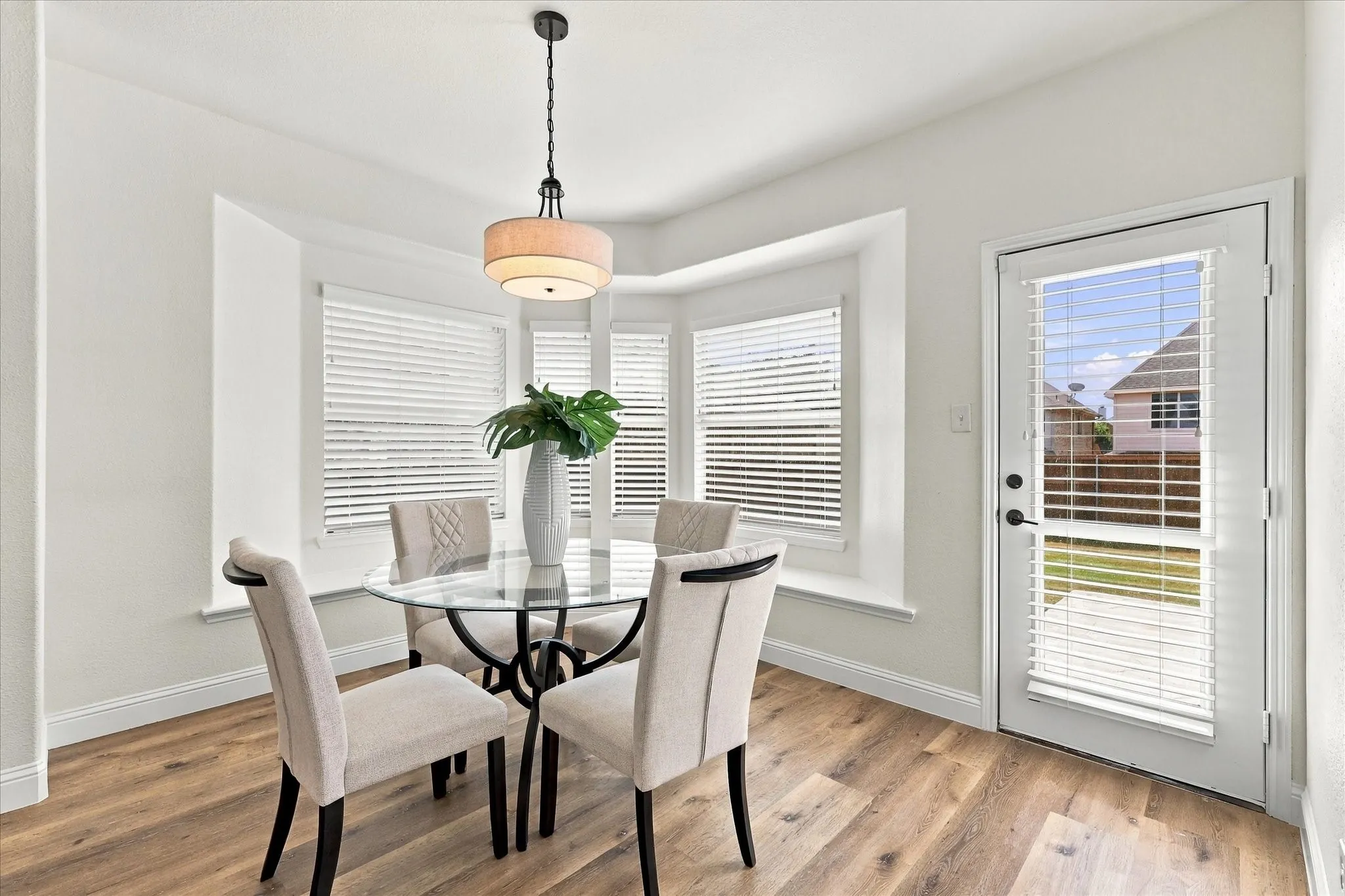 Single Family Residence For Sale in Tarrant County , 10236 Vintage Drive, Fort Worth, Texas 76244, 4 Bedroom, 3 Bathroom, 2 Garage spaces, 3,163 Sqft, built in 2007, mls#21395563, Real Estate Agent in Fort Worth, Homes For Sale in Tarrant county, Homes For Sale in Fort Worth, Realtor in Fort Worth Texas, Real Estate Brokerage Independent Realty Texas, Luminita Cordes Realtor