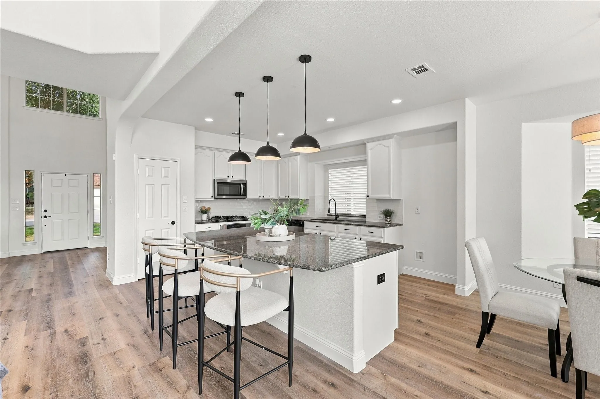 Single Family Residence For Sale in Tarrant County , 10236 Vintage Drive, Fort Worth, Texas 76244, 4 Bedroom, 3 Bathroom, 2 Garage spaces, 3,163 Sqft, built in 2007, mls#21395563, Real Estate Agent in Fort Worth, Homes For Sale in Tarrant county, Homes For Sale in Fort Worth, Realtor in Fort Worth Texas, Real Estate Brokerage Independent Realty Texas, Luminita Cordes Realtor