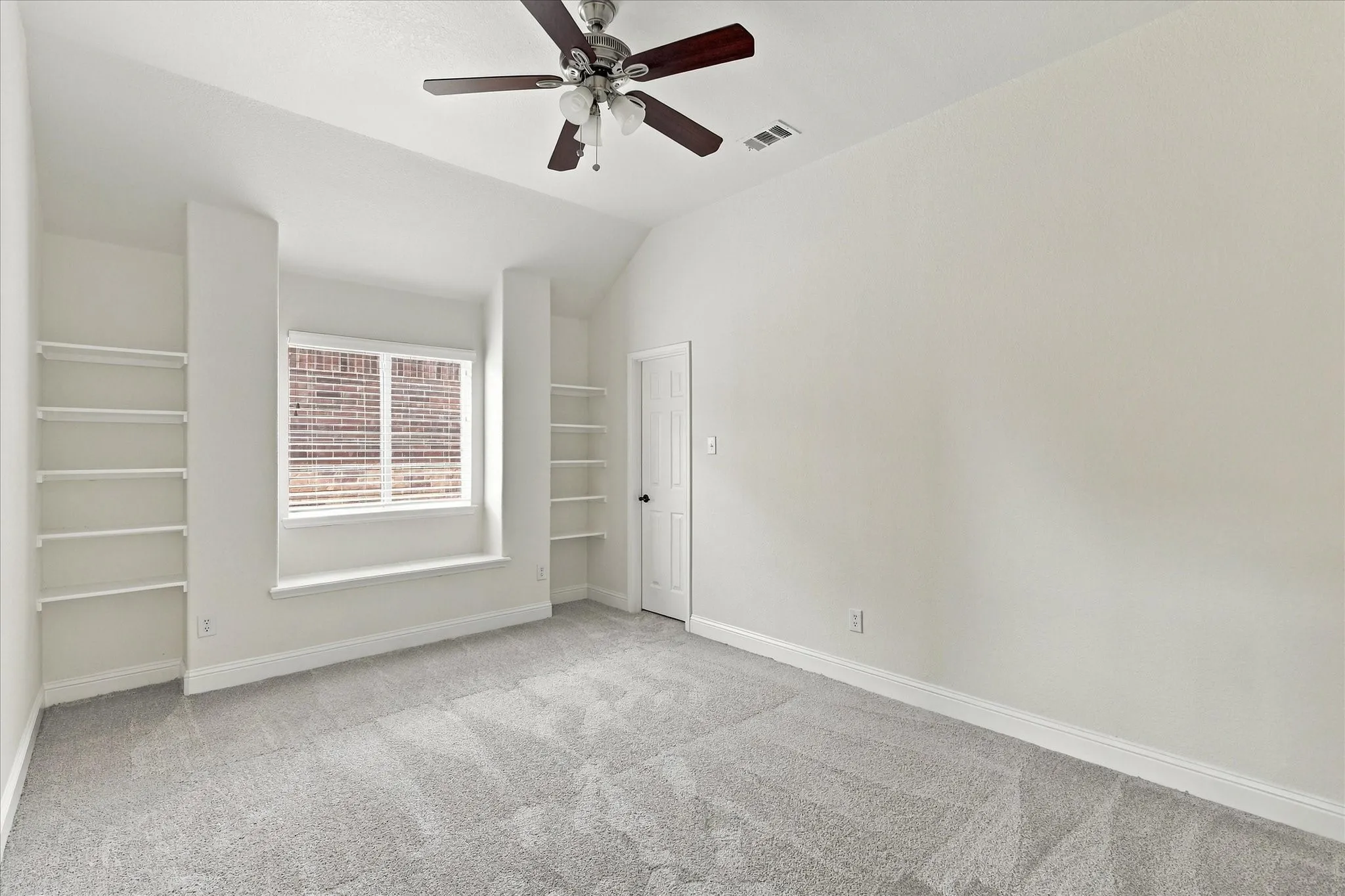 Single Family Residence For Sale in Tarrant County , 10236 Vintage Drive, Fort Worth, Texas 76244, 4 Bedroom, 3 Bathroom, 2 Garage spaces, 3,163 Sqft, built in 2007, mls#21395563, Real Estate Agent in Fort Worth, Homes For Sale in Tarrant county, Homes For Sale in Fort Worth, Realtor in Fort Worth Texas, Real Estate Brokerage Independent Realty Texas, Luminita Cordes Realtor