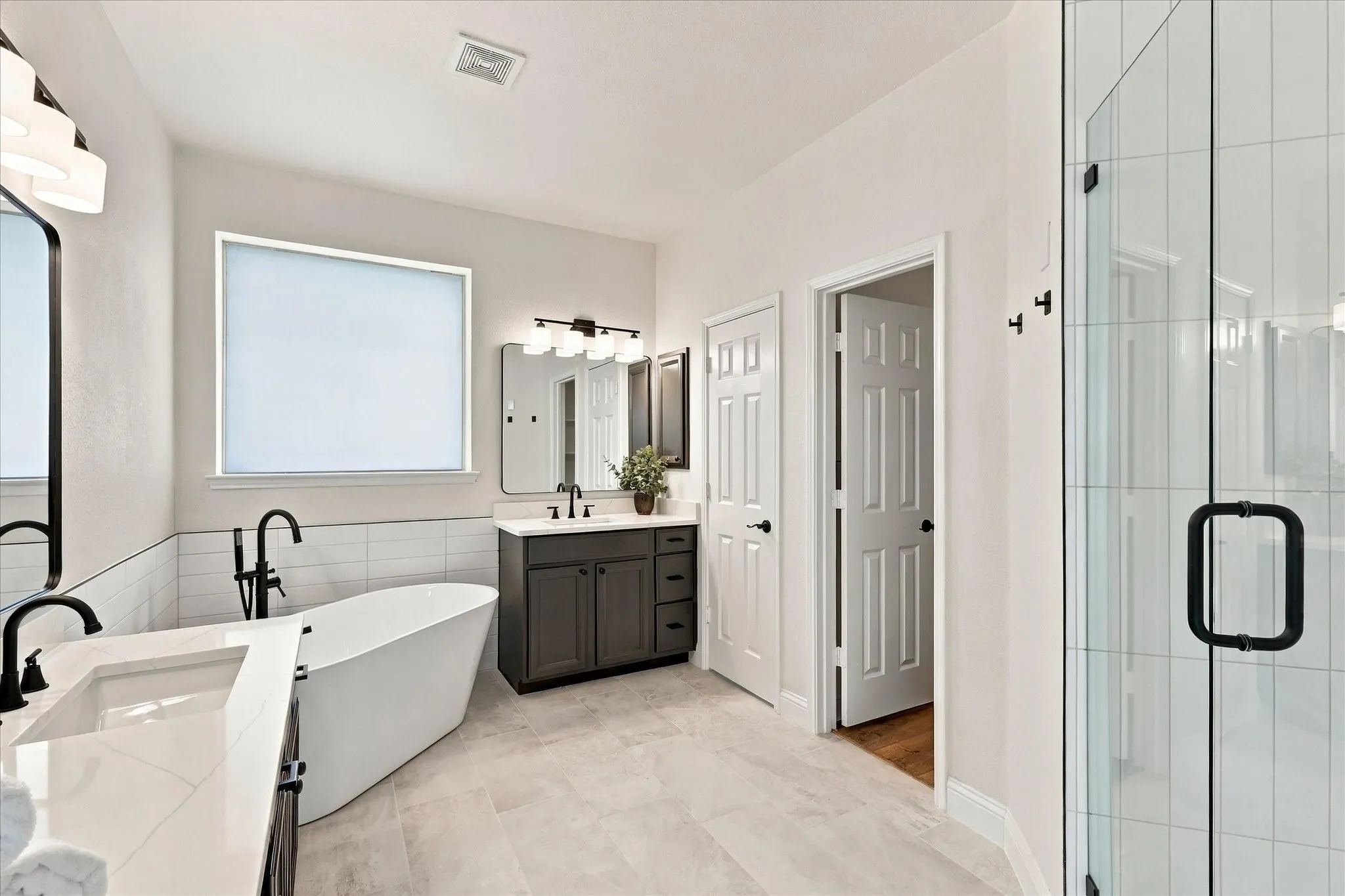 Single Family Residence For Sale in Tarrant County , 10236 Vintage Drive, Fort Worth, Texas 76244, 4 Bedroom, 3 Bathroom, 2 Garage spaces, 3,163 Sqft, built in 2007, mls#21395563, Real Estate Agent in Fort Worth, Homes For Sale in Tarrant county, Homes For Sale in Fort Worth, Realtor in Fort Worth Texas, Real Estate Brokerage Independent Realty Texas, Luminita Cordes Realtor