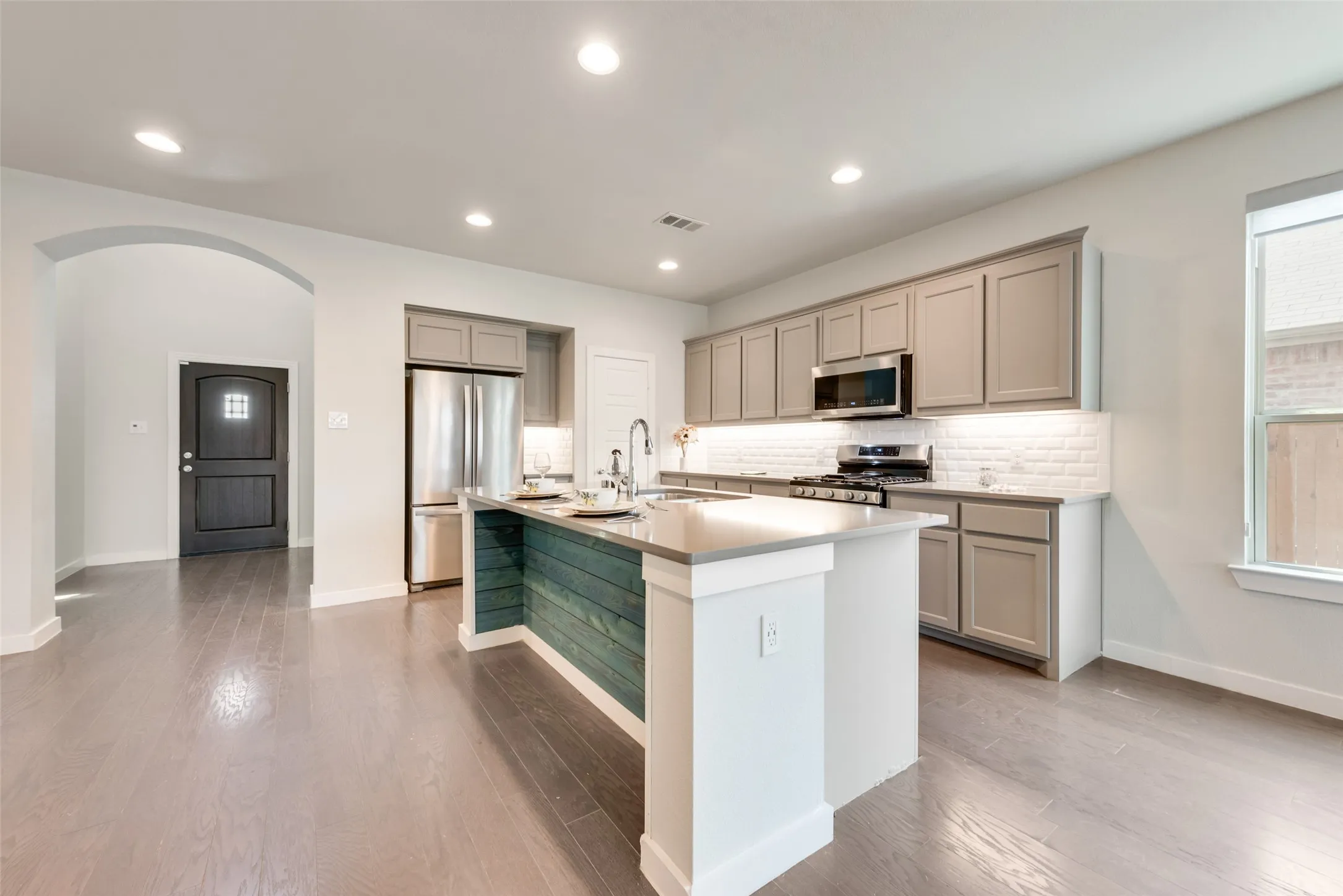 Single Family Residence For Rent in Denton County , 1617 Spoonbill Drive, Little Elm, Texas 75068, 4 Bedroom, 3 Bathroom, 2 Garage spaces, 2,407 Sqft, built in 2017, mls#21398402, Real Estate Agent in Little Elm, Homes For Rent in Denton county, Homes For Rent in Little Elm, Realtor in Little Elm Texas, Real Estate Brokerage Independent Realty Texas, Luminita Cordes Realtor