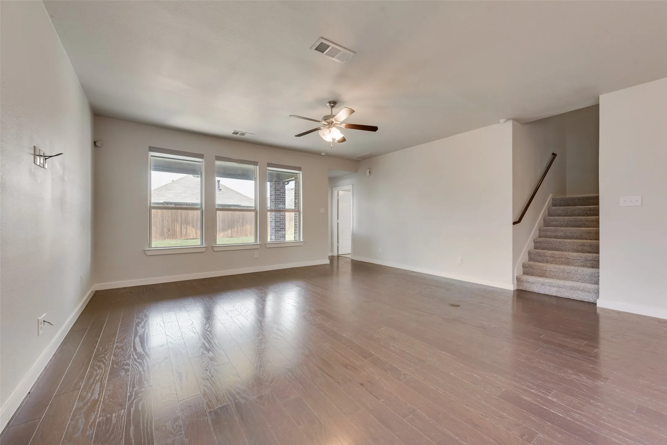 Single Family Residence For Rent in Denton County , 1617 Spoonbill Drive, Little Elm, Texas 75068, 4 Bedroom, 3 Bathroom, 2 Garage spaces, 2,407 Sqft, built in 2017, mls#21398402, Real Estate Agent in Little Elm, Homes For Rent in Denton county, Homes For Rent in Little Elm, Realtor in Little Elm Texas, Real Estate Brokerage Independent Realty Texas, Luminita Cordes Realtor
