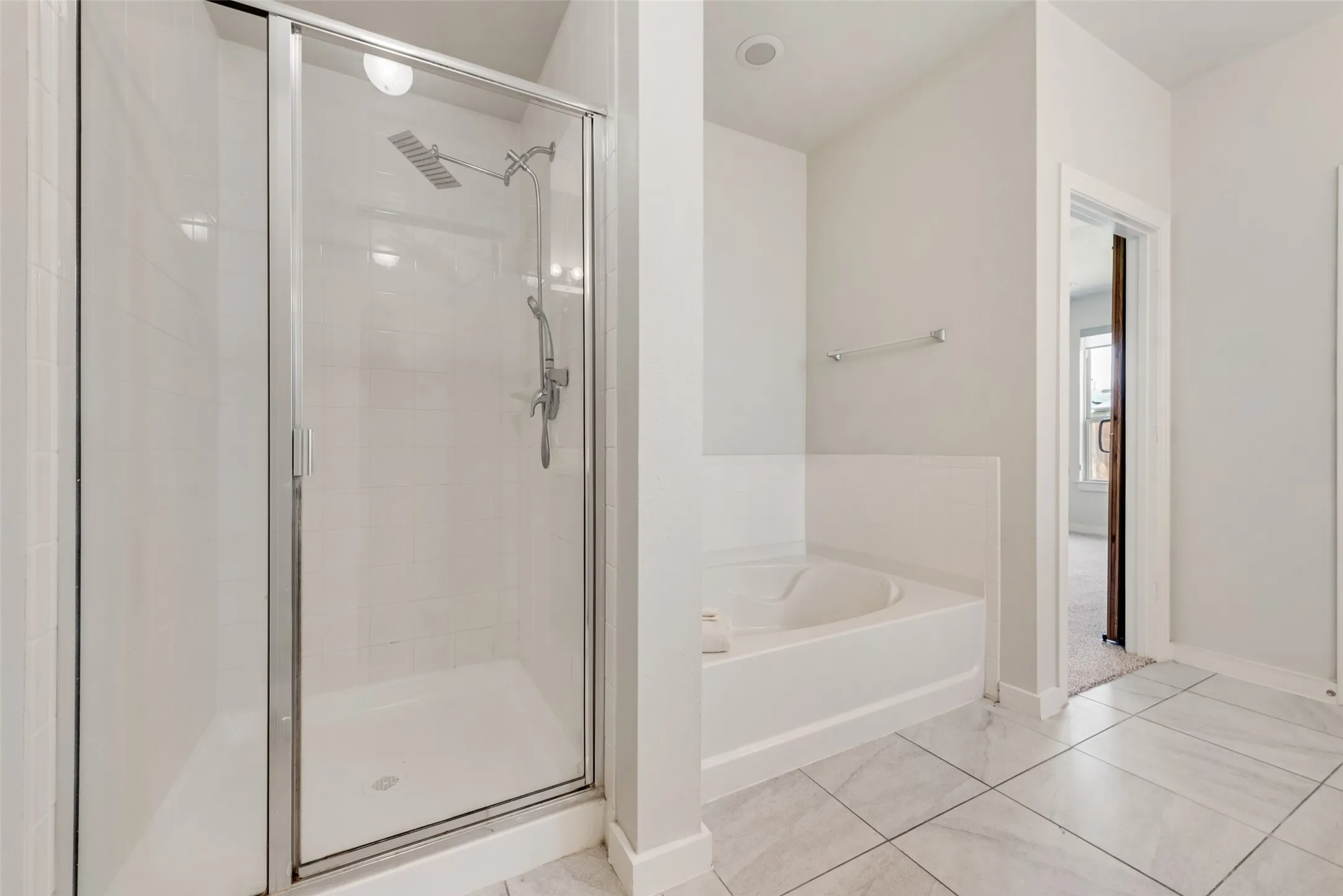 Single Family Residence For Rent in Denton County , 1617 Spoonbill Drive, Little Elm, Texas 75068, 4 Bedroom, 3 Bathroom, 2 Garage spaces, 2,407 Sqft, built in 2017, mls#21398402, Real Estate Agent in Little Elm, Homes For Rent in Denton county, Homes For Rent in Little Elm, Realtor in Little Elm Texas, Real Estate Brokerage Independent Realty Texas, Luminita Cordes Realtor