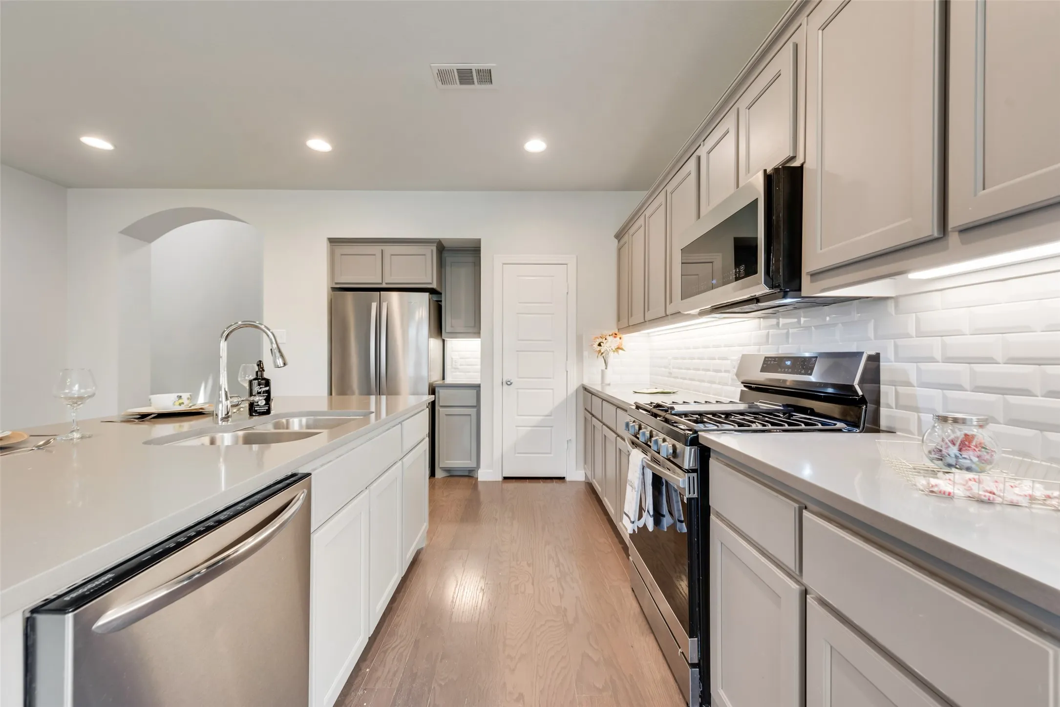 Single Family Residence For Rent in Denton County , 1617 Spoonbill Drive, Little Elm, Texas 75068, 4 Bedroom, 3 Bathroom, 2 Garage spaces, 2,407 Sqft, built in 2017, mls#21398402, Real Estate Agent in Little Elm, Homes For Rent in Denton county, Homes For Rent in Little Elm, Realtor in Little Elm Texas, Real Estate Brokerage Independent Realty Texas, Luminita Cordes Realtor