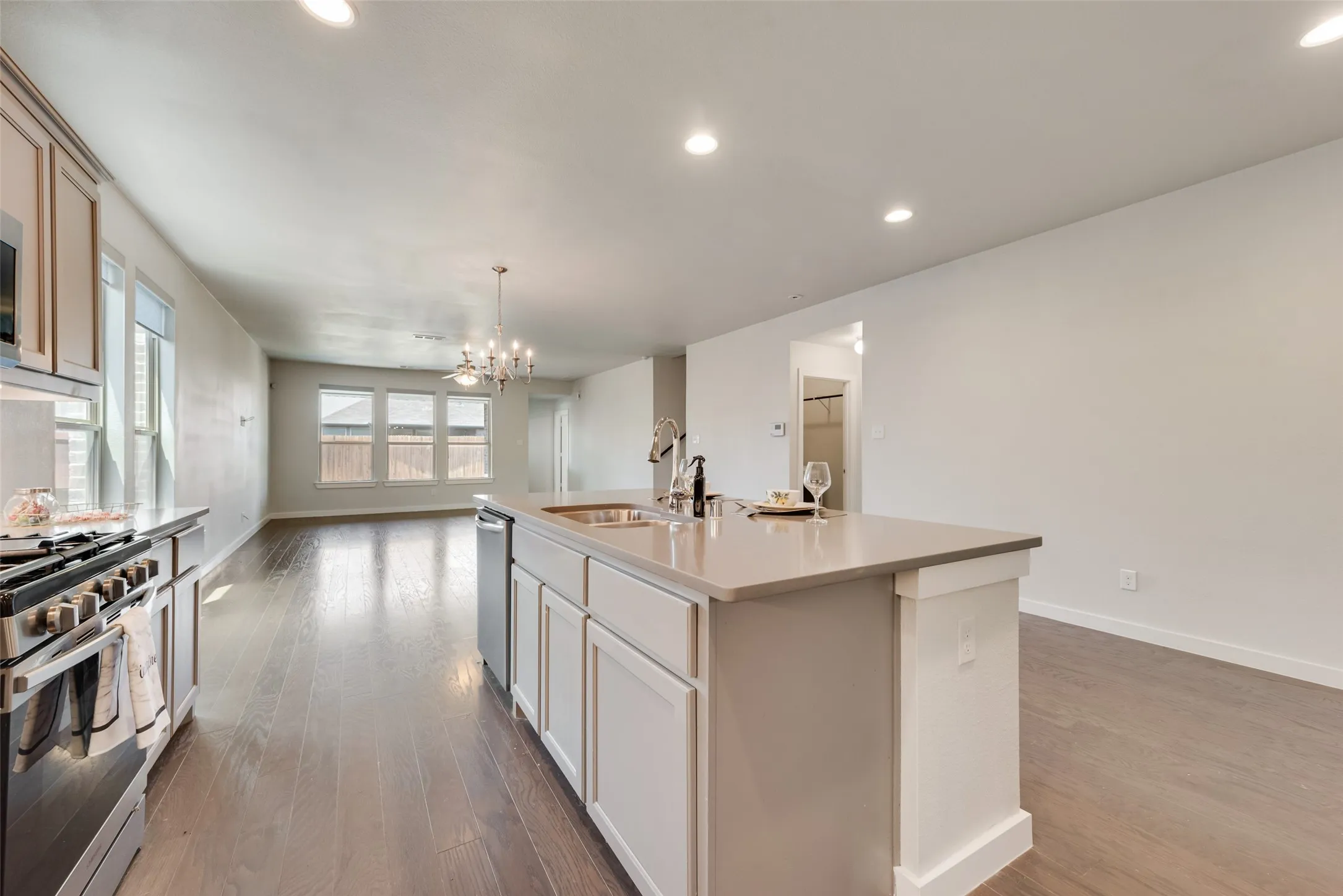 Single Family Residence For Rent in Denton County , 1617 Spoonbill Drive, Little Elm, Texas 75068, 4 Bedroom, 3 Bathroom, 2 Garage spaces, 2,407 Sqft, built in 2017, mls#21398402, Real Estate Agent in Little Elm, Homes For Rent in Denton county, Homes For Rent in Little Elm, Realtor in Little Elm Texas, Real Estate Brokerage Independent Realty Texas, Luminita Cordes Realtor