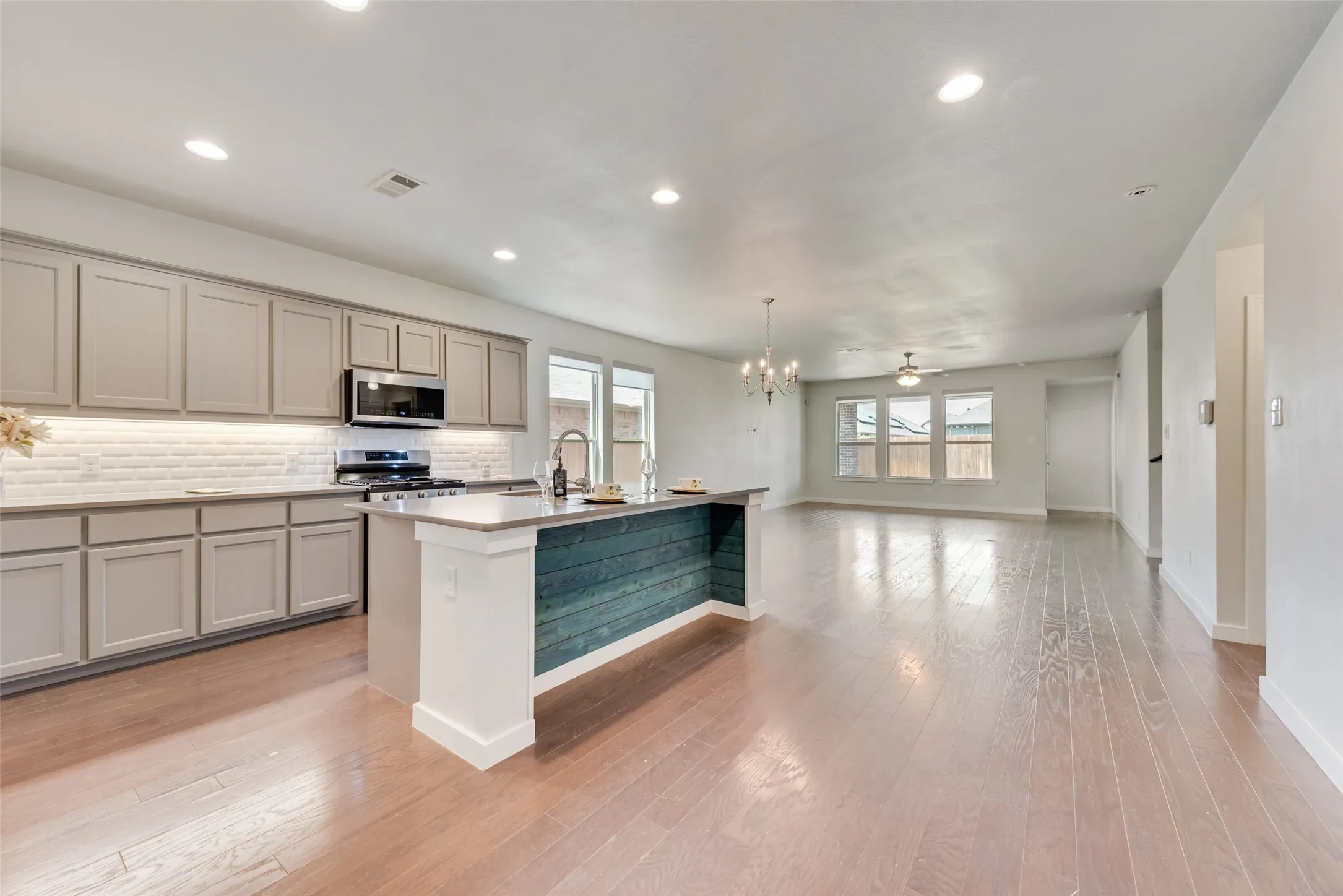 Single Family Residence For Rent in Denton County , 1617 Spoonbill Drive, Little Elm, Texas 75068, 4 Bedroom, 3 Bathroom, 2 Garage spaces, 2,407 Sqft, built in 2017, mls#21398402, Real Estate Agent in Little Elm, Homes For Rent in Denton county, Homes For Rent in Little Elm, Realtor in Little Elm Texas, Real Estate Brokerage Independent Realty Texas, Luminita Cordes Realtor