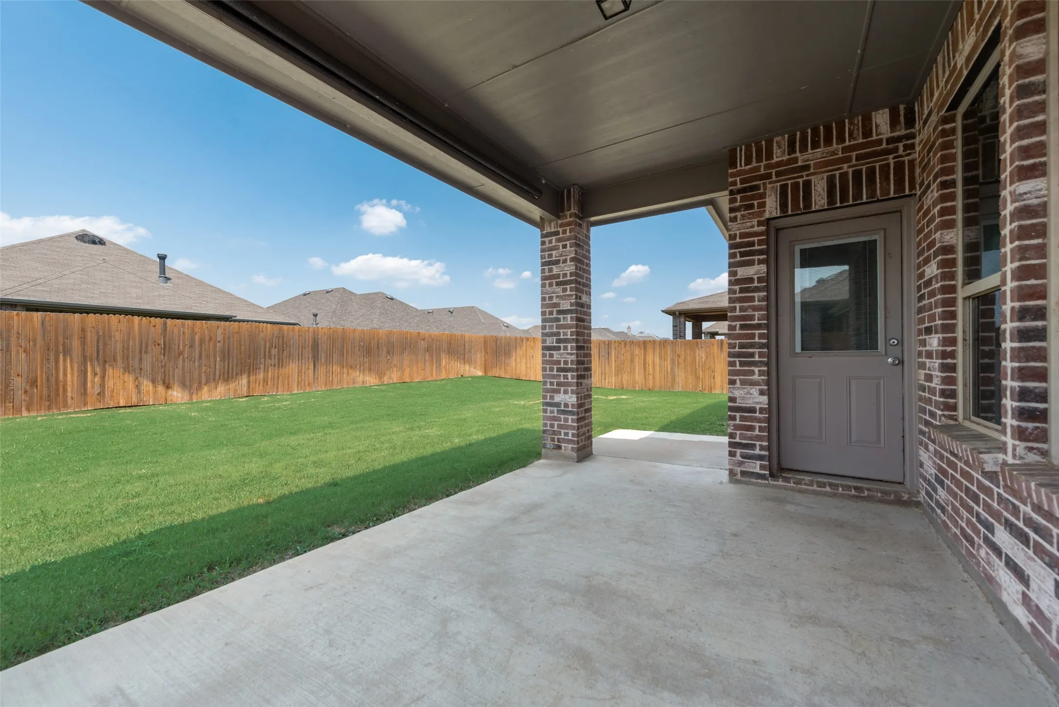 Single Family Residence For Rent in Denton County , 1617 Spoonbill Drive, Little Elm, Texas 75068, 4 Bedroom, 3 Bathroom, 2 Garage spaces, 2,407 Sqft, built in 2017, mls#21398402, Real Estate Agent in Little Elm, Homes For Rent in Denton county, Homes For Rent in Little Elm, Realtor in Little Elm Texas, Real Estate Brokerage Independent Realty Texas, Luminita Cordes Realtor