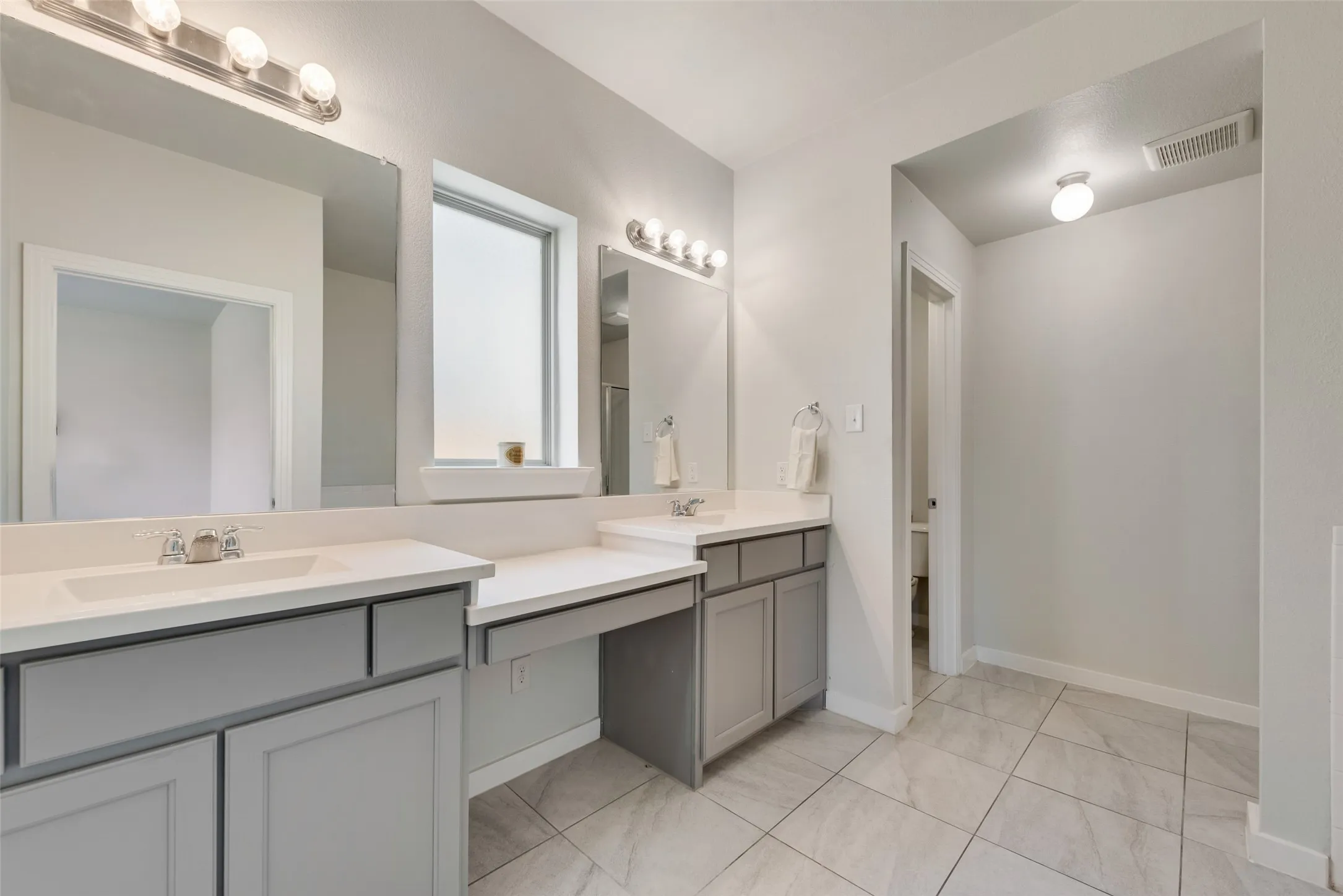 Single Family Residence For Rent in Denton County , 1617 Spoonbill Drive, Little Elm, Texas 75068, 4 Bedroom, 3 Bathroom, 2 Garage spaces, 2,407 Sqft, built in 2017, mls#21398402, Real Estate Agent in Little Elm, Homes For Rent in Denton county, Homes For Rent in Little Elm, Realtor in Little Elm Texas, Real Estate Brokerage Independent Realty Texas, Luminita Cordes Realtor