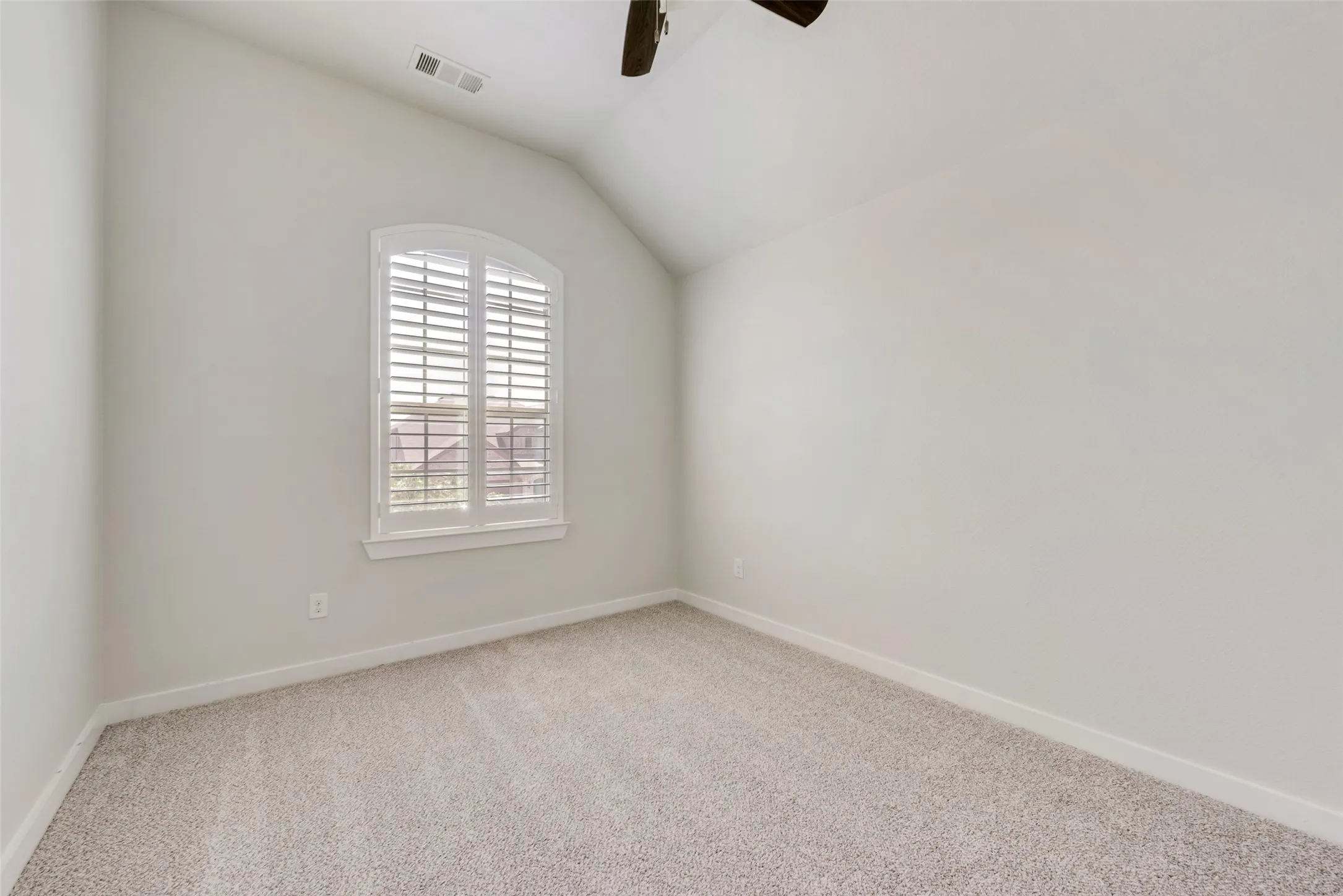 Single Family Residence For Rent in Denton County , 1617 Spoonbill Drive, Little Elm, Texas 75068, 4 Bedroom, 3 Bathroom, 2 Garage spaces, 2,407 Sqft, built in 2017, mls#21398402, Real Estate Agent in Little Elm, Homes For Rent in Denton county, Homes For Rent in Little Elm, Realtor in Little Elm Texas, Real Estate Brokerage Independent Realty Texas, Luminita Cordes Realtor