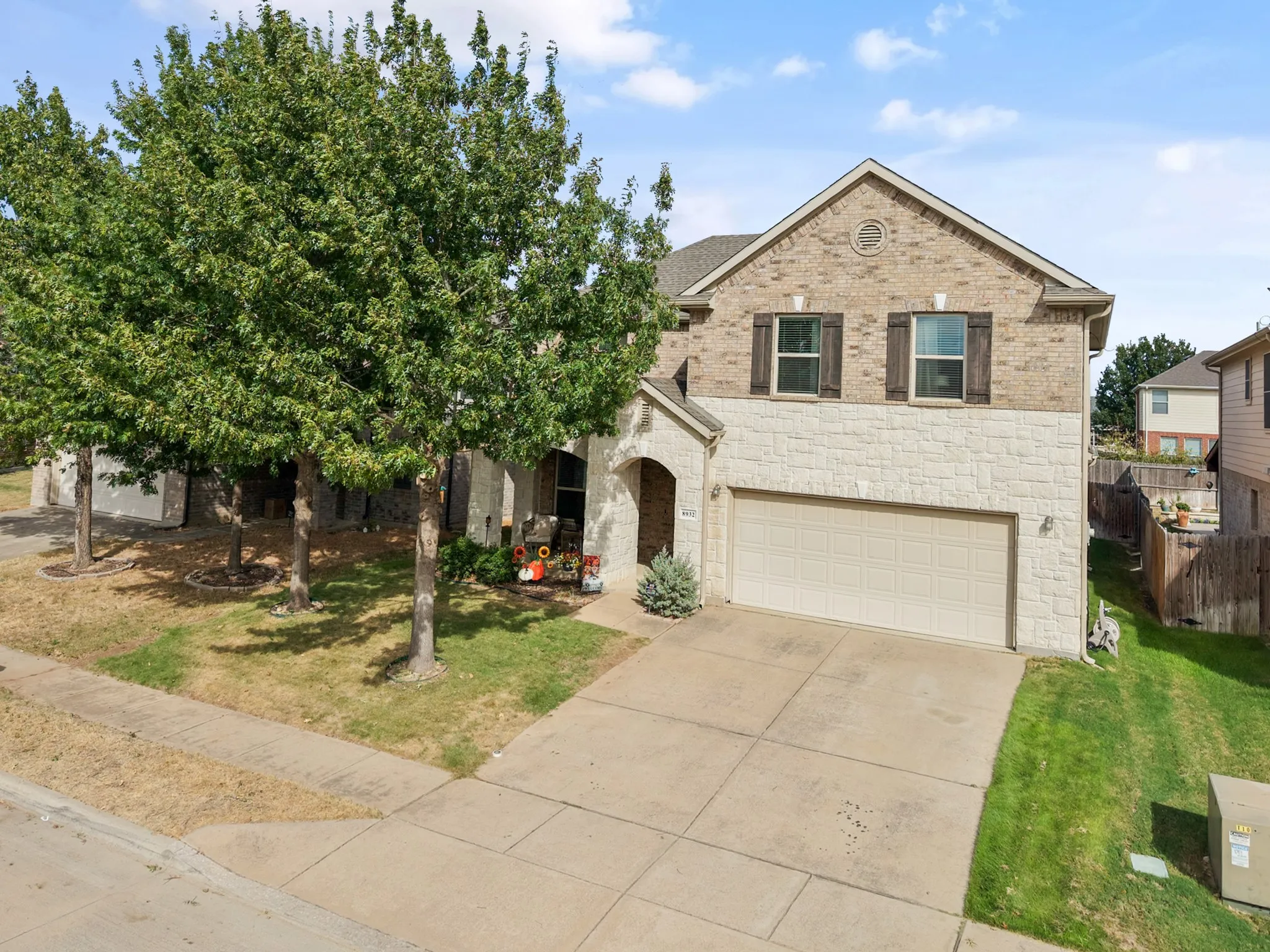 Single Family Residence For Sale in Tarrant County , 8932 Winding Valley Drive, Fort Worth, Texas 76244, 4 Bedroom, 3 Bathroom, 2 Garage spaces, 2,923 Sqft, built in 2012, mls#21400583, Real Estate Agent in Fort Worth, Homes For Sale in Tarrant county, Homes For Sale in Fort Worth, Realtor in Fort Worth Texas, Real Estate Brokerage Independent Realty Texas, Luminita Cordes Realtor