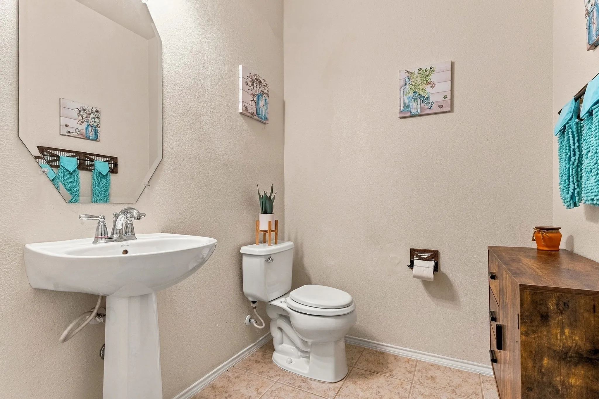 Single Family Residence For Sale in Tarrant County , 8932 Winding Valley Drive, Fort Worth, Texas 76244, 4 Bedroom, 3 Bathroom, 2 Garage spaces, 2,923 Sqft, built in 2012, mls#21400583, Real Estate Agent in Fort Worth, Homes For Sale in Tarrant county, Homes For Sale in Fort Worth, Realtor in Fort Worth Texas, Real Estate Brokerage Independent Realty Texas, Luminita Cordes Realtor