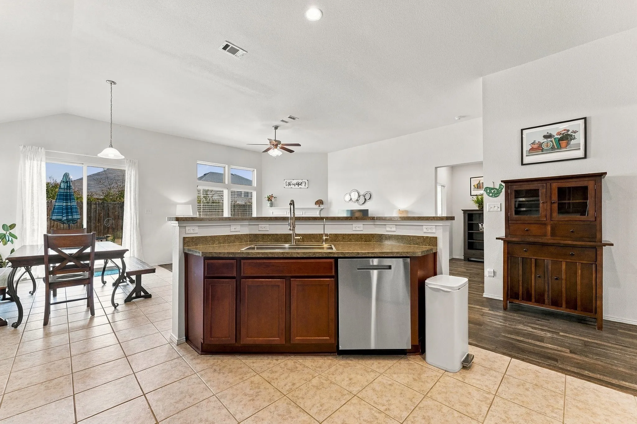 Single Family Residence For Sale in Tarrant County , 8932 Winding Valley Drive, Fort Worth, Texas 76244, 4 Bedroom, 3 Bathroom, 2 Garage spaces, 2,923 Sqft, built in 2012, mls#21400583, Real Estate Agent in Fort Worth, Homes For Sale in Tarrant county, Homes For Sale in Fort Worth, Realtor in Fort Worth Texas, Real Estate Brokerage Independent Realty Texas, Luminita Cordes Realtor