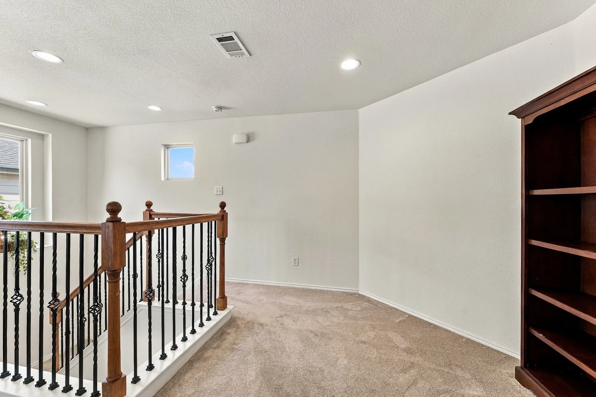 Single Family Residence For Sale in Tarrant County , 8932 Winding Valley Drive, Fort Worth, Texas 76244, 4 Bedroom, 3 Bathroom, 2 Garage spaces, 2,923 Sqft, built in 2012, mls#21400583, Real Estate Agent in Fort Worth, Homes For Sale in Tarrant county, Homes For Sale in Fort Worth, Realtor in Fort Worth Texas, Real Estate Brokerage Independent Realty Texas, Luminita Cordes Realtor
