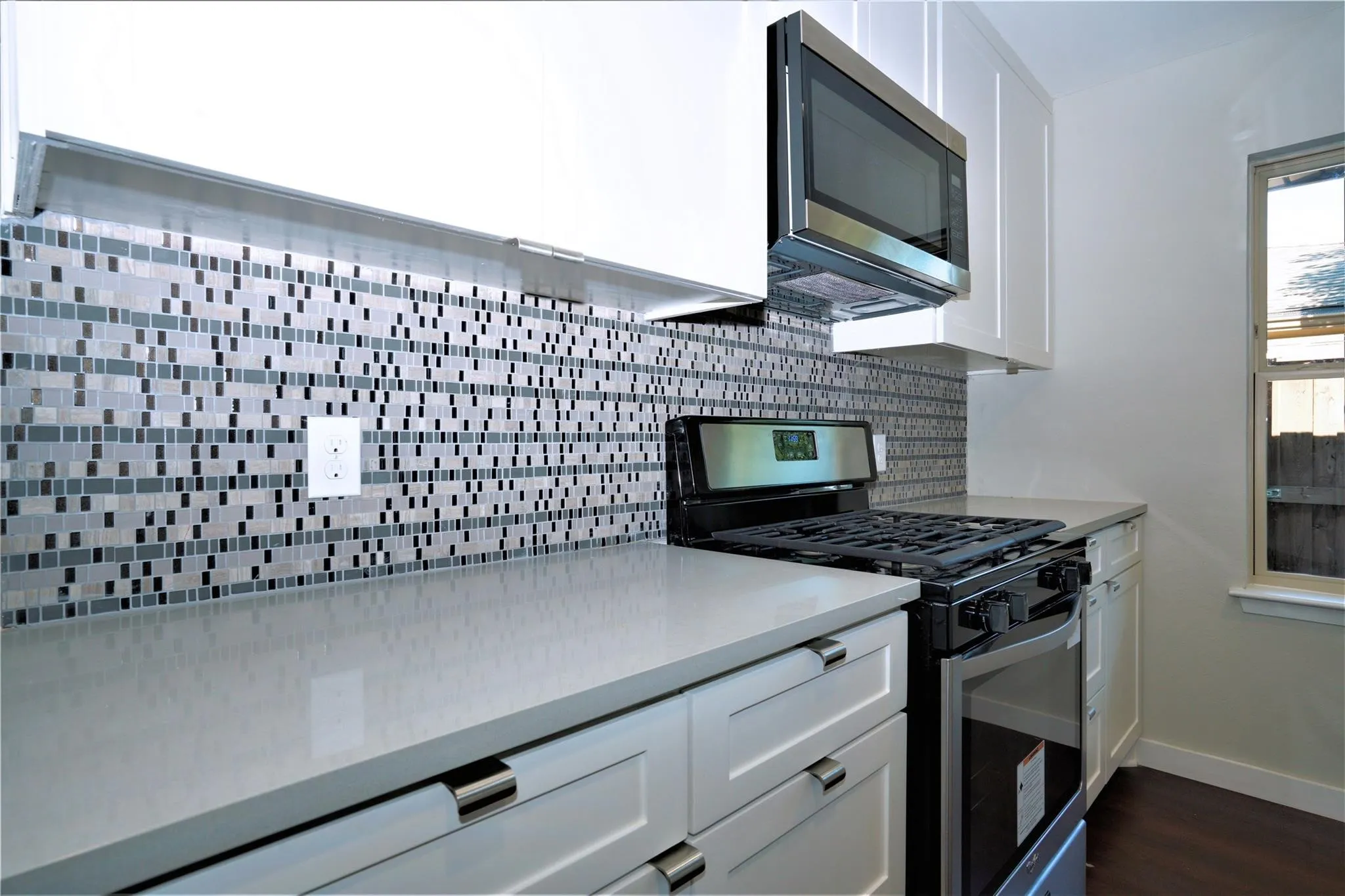 Single Family Residence For Rent in Dallas County , 2435 Hillsboro Avenue, Dallas, Texas 75228, 3 Bedroom, 2 Bathroom, 2 Garage spaces, 1,687 Sqft, built in 1956, mls#21400531, Real Estate Agent in Dallas, Homes For Rent in Dallas county, Homes For Rent in Dallas, Realtor in Dallas Texas, Real Estate Brokerage Independent Realty Texas, Luminita Cordes Realtor