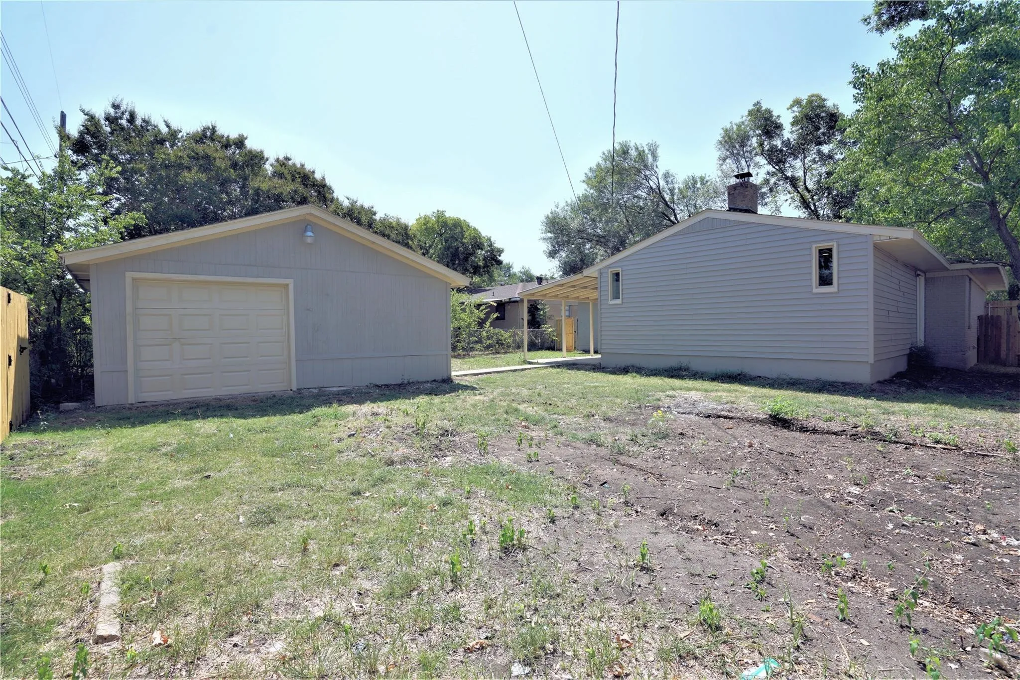 Single Family Residence For Sale in Dallas County , 2435 Hillsboro Avenue, Dallas, Texas 75228, 3 Bedroom, 2 Bathroom, 2 Garage spaces, 1,687 Sqft, built in 1956, mls#21400586, Real Estate Agent in Dallas, Homes For Sale in Dallas county, Homes For Sale in Dallas, Realtor in Dallas Texas, Real Estate Brokerage Independent Realty Texas, Luminita Cordes Realtor