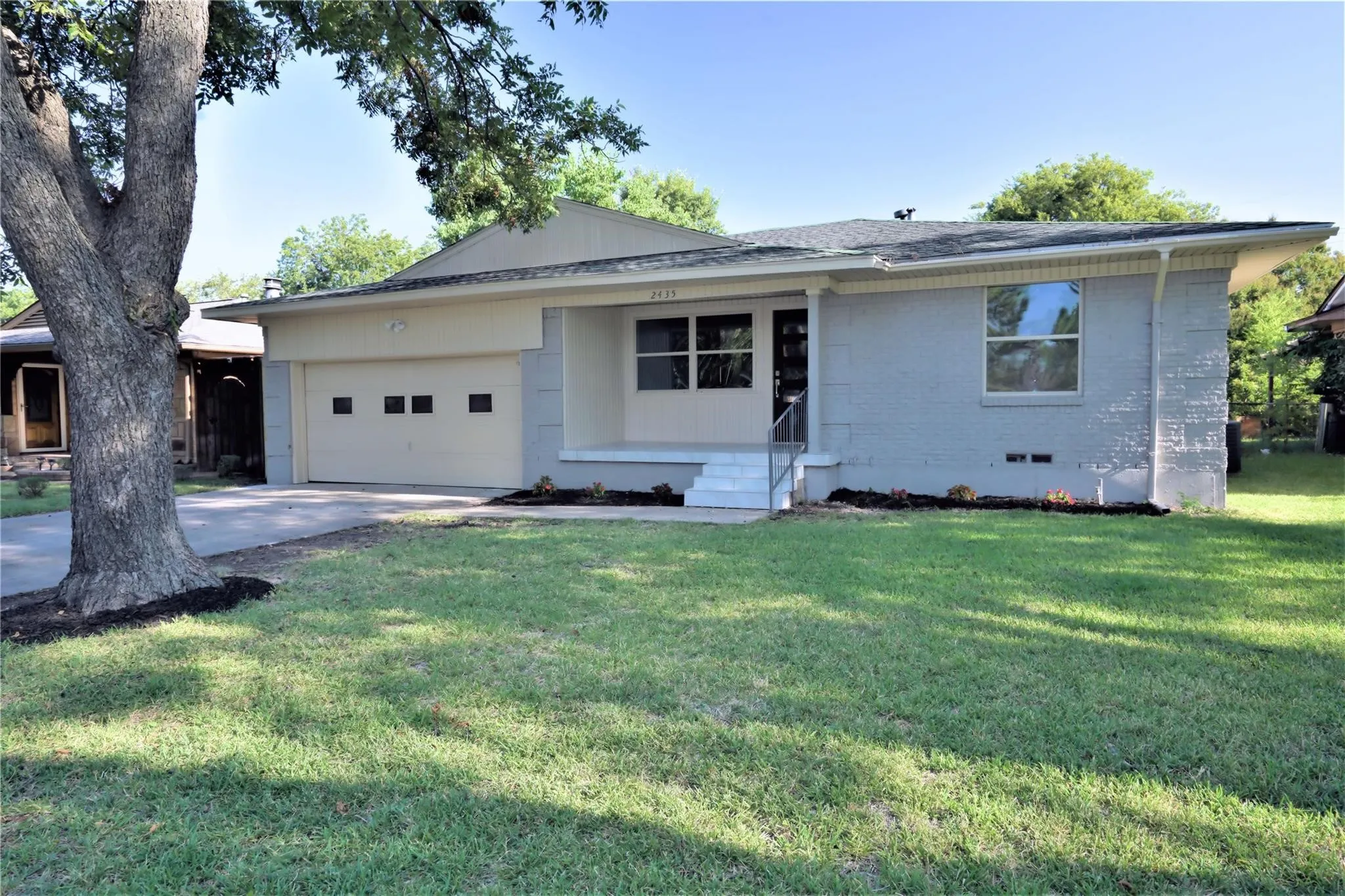 Single Family Residence For Sale in Dallas County , 2435 Hillsboro Avenue, Dallas, Texas 75228, 3 Bedroom, 2 Bathroom, 2 Garage spaces, 1,687 Sqft, built in 1956, mls#21400586, Real Estate Agent in Dallas, Homes For Sale in Dallas county, Homes For Sale in Dallas, Realtor in Dallas Texas, Real Estate Brokerage Independent Realty Texas, Luminita Cordes Realtor