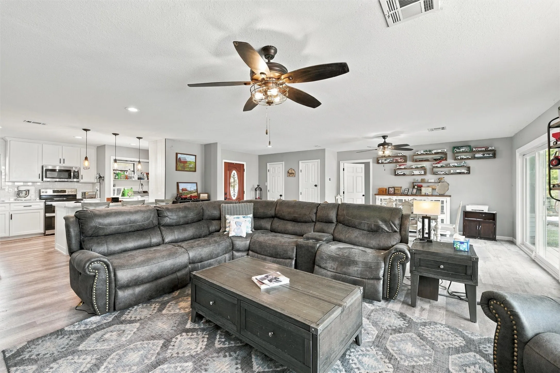 Single Family Residence For Sale in Bosque County , 197 County Road 1723, Clifton, Texas 76634, 3 Bedroom, 2 Bathroom, 2 Garage spaces, 1,654 Sqft, built in 1997, mls#21399597, Real Estate Agent in Clifton, Homes For Sale in Bosque county, Homes For Sale in Clifton, Realtor in Clifton Texas, Real Estate Brokerage Independent Realty Texas, Luminita Cordes Realtor