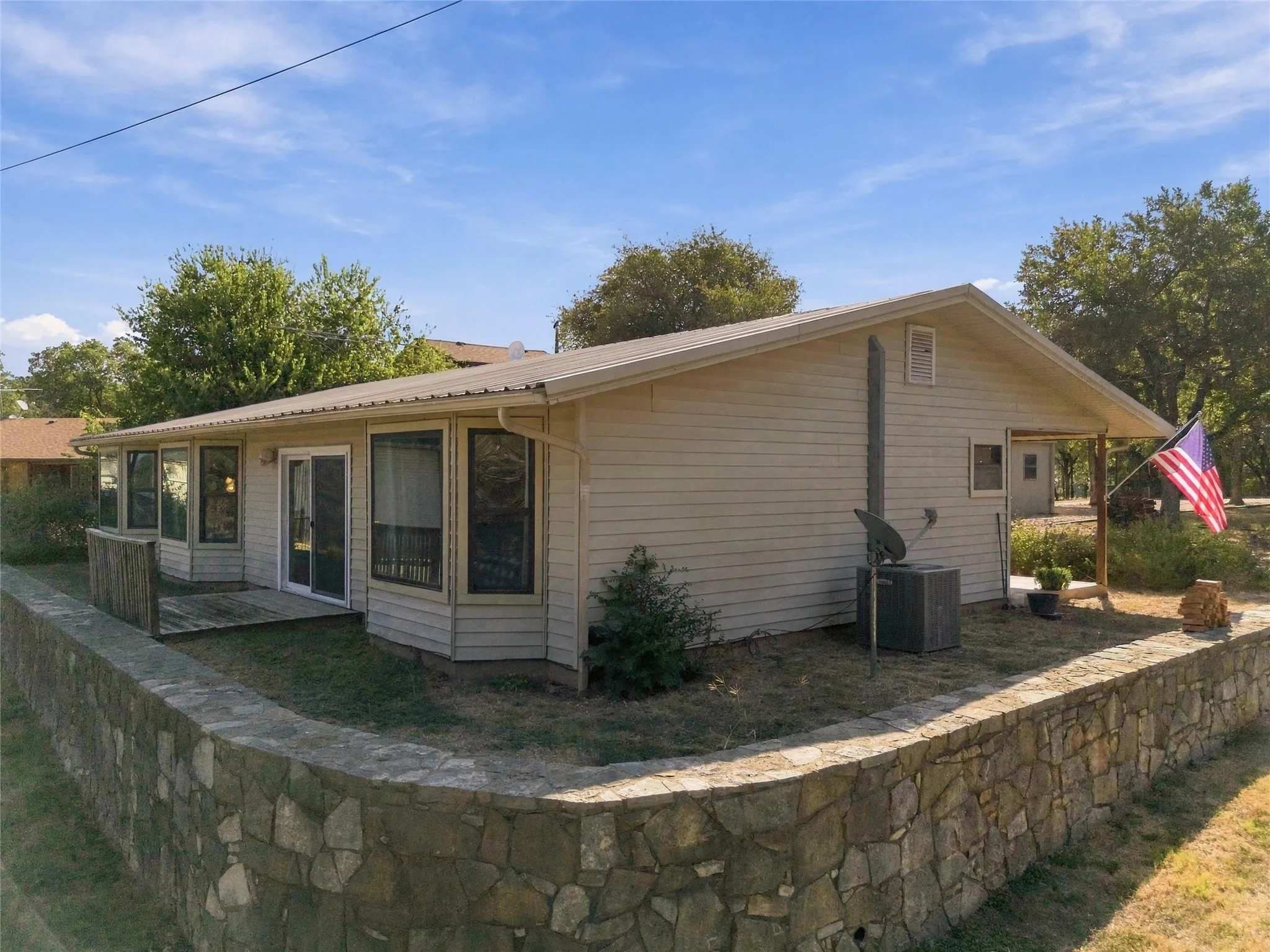 Single Family Residence For Sale in Bosque County , 197 County Road 1723, Clifton, Texas 76634, 3 Bedroom, 2 Bathroom, 2 Garage spaces, 1,654 Sqft, built in 1997, mls#21399597, Real Estate Agent in Clifton, Homes For Sale in Bosque county, Homes For Sale in Clifton, Realtor in Clifton Texas, Real Estate Brokerage Independent Realty Texas, Luminita Cordes Realtor