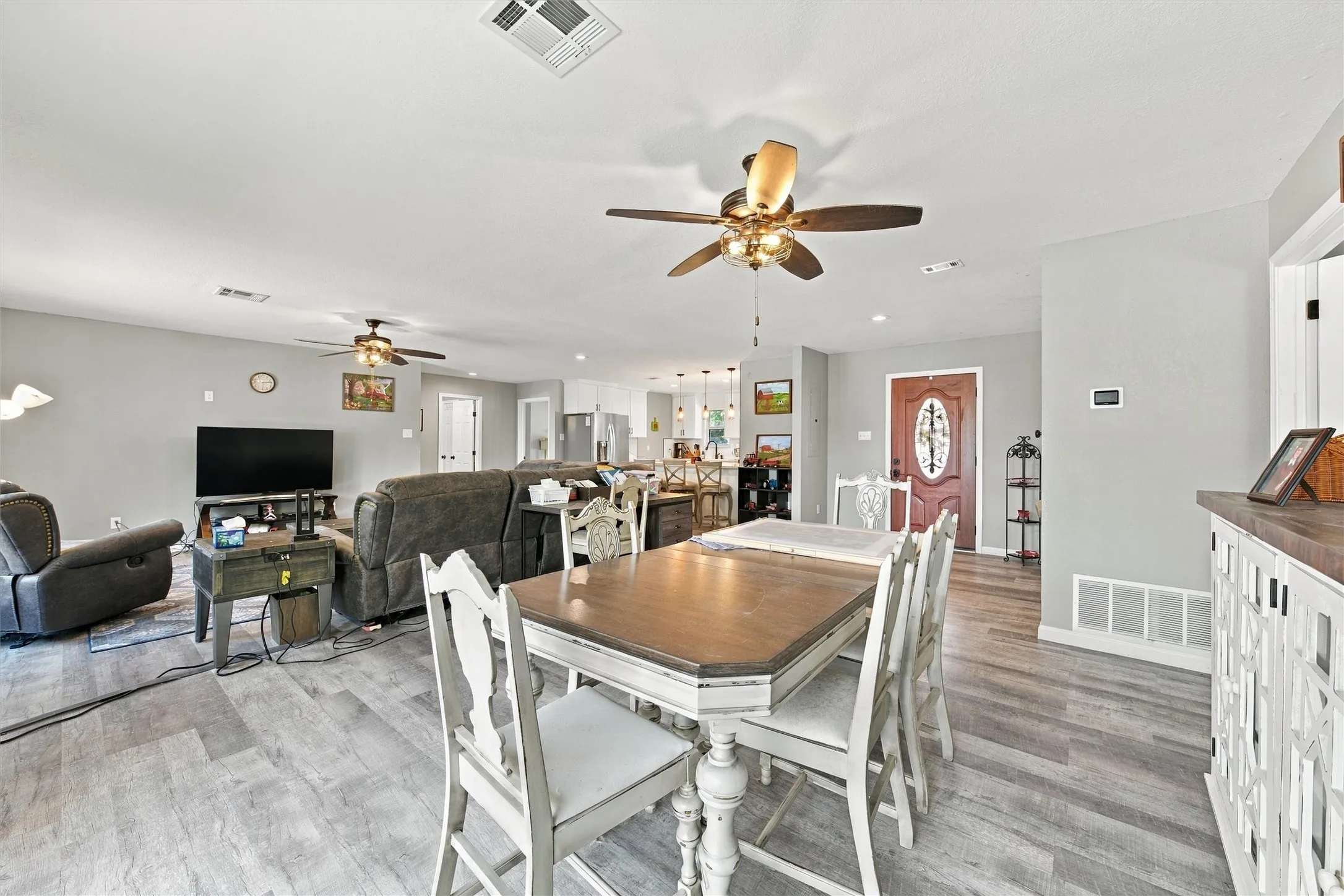 Single Family Residence For Sale in Bosque County , 197 County Road 1723, Clifton, Texas 76634, 3 Bedroom, 2 Bathroom, 2 Garage spaces, 1,654 Sqft, built in 1997, mls#21399597, Real Estate Agent in Clifton, Homes For Sale in Bosque county, Homes For Sale in Clifton, Realtor in Clifton Texas, Real Estate Brokerage Independent Realty Texas, Luminita Cordes Realtor