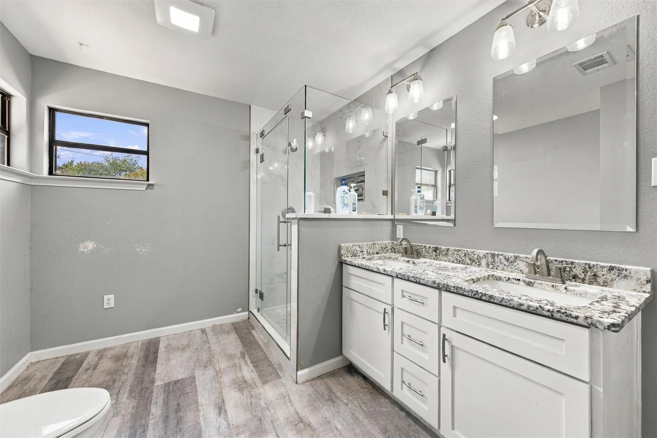 Single Family Residence For Sale in Bosque County , 197 County Road 1723, Clifton, Texas 76634, 3 Bedroom, 2 Bathroom, 2 Garage spaces, 1,654 Sqft, built in 1997, mls#21399597, Real Estate Agent in Clifton, Homes For Sale in Bosque county, Homes For Sale in Clifton, Realtor in Clifton Texas, Real Estate Brokerage Independent Realty Texas, Luminita Cordes Realtor