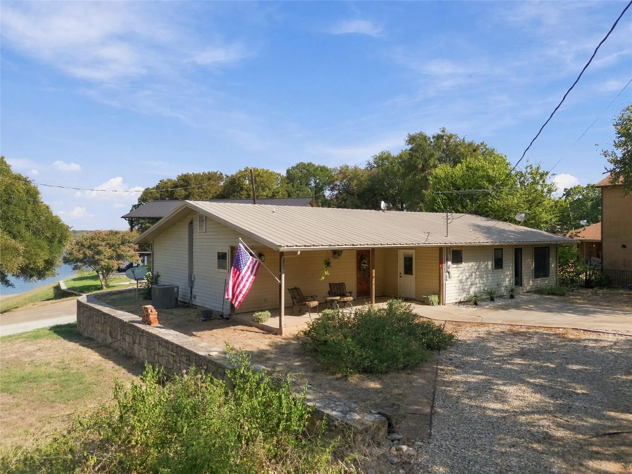 Single Family Residence For Sale in Bosque County , 197 County Road 1723, Clifton, Texas 76634, 3 Bedroom, 2 Bathroom, 2 Garage spaces, 1,654 Sqft, built in 1997, mls#21399597, Real Estate Agent in Clifton, Homes For Sale in Bosque county, Homes For Sale in Clifton, Realtor in Clifton Texas, Real Estate Brokerage Independent Realty Texas, Luminita Cordes Realtor