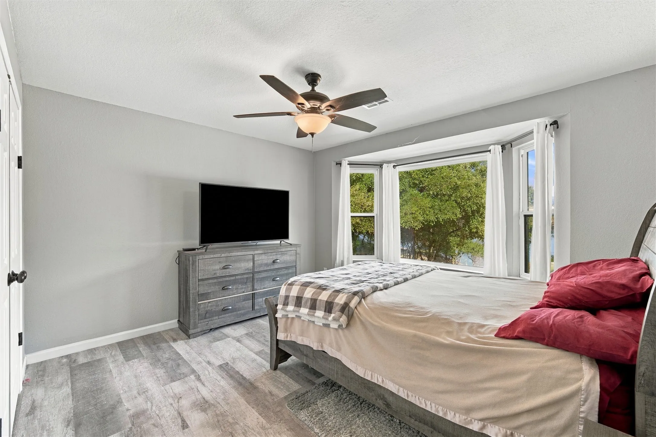 Single Family Residence For Sale in Bosque County , 197 County Road 1723, Clifton, Texas 76634, 3 Bedroom, 2 Bathroom, 2 Garage spaces, 1,654 Sqft, built in 1997, mls#21399597, Real Estate Agent in Clifton, Homes For Sale in Bosque county, Homes For Sale in Clifton, Realtor in Clifton Texas, Real Estate Brokerage Independent Realty Texas, Luminita Cordes Realtor